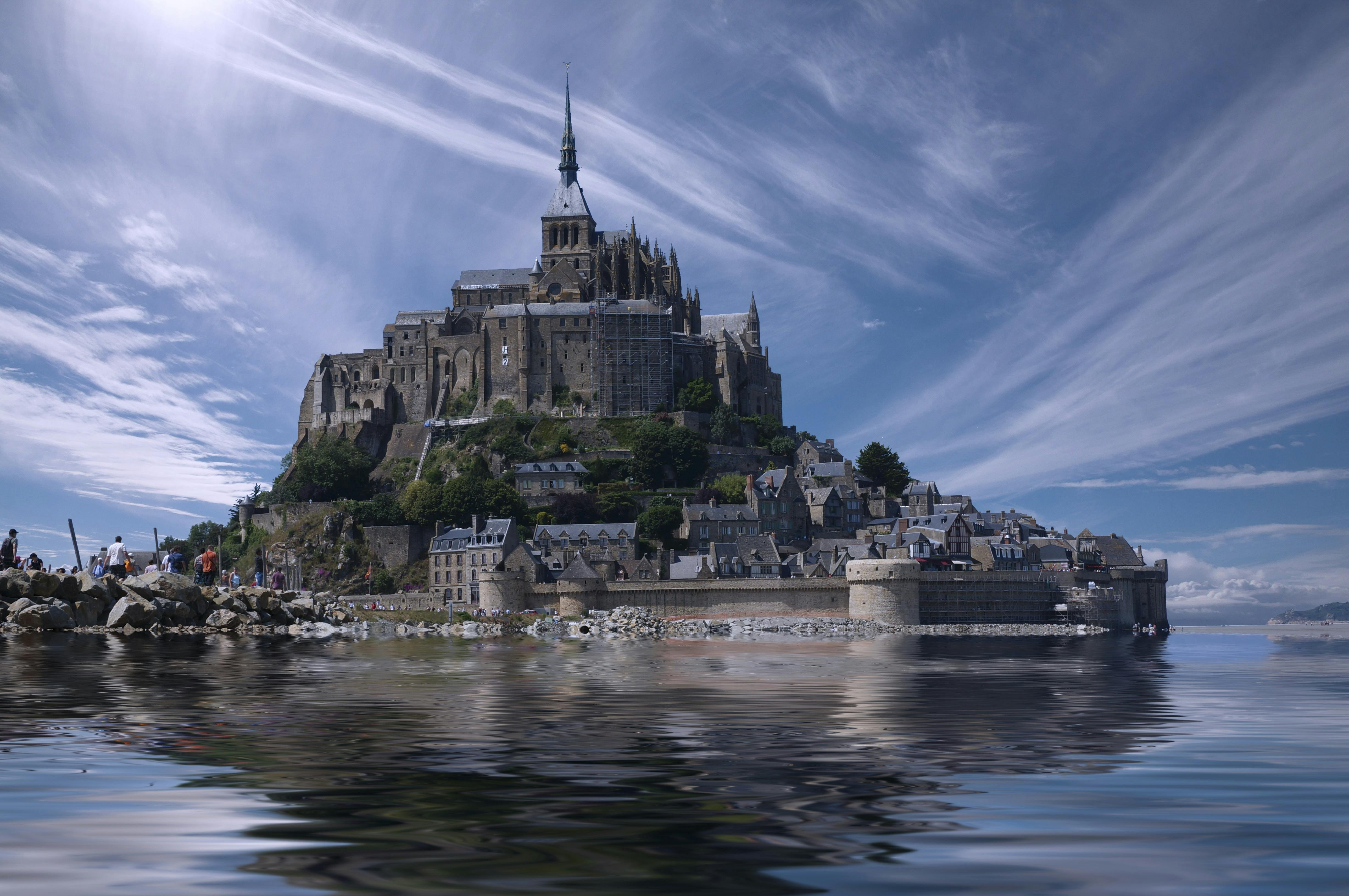 4912x3264 Brown Castle · Free