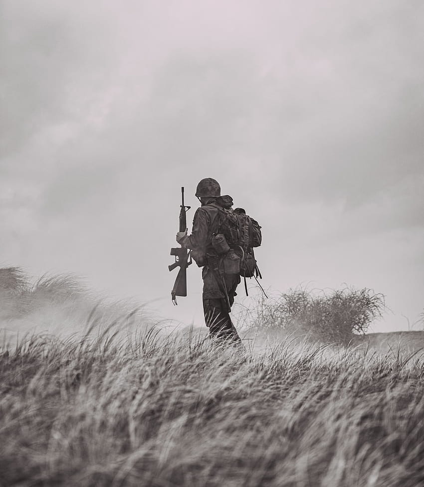 850x976 Grayscale of man in black jacket and pants holding rifle
