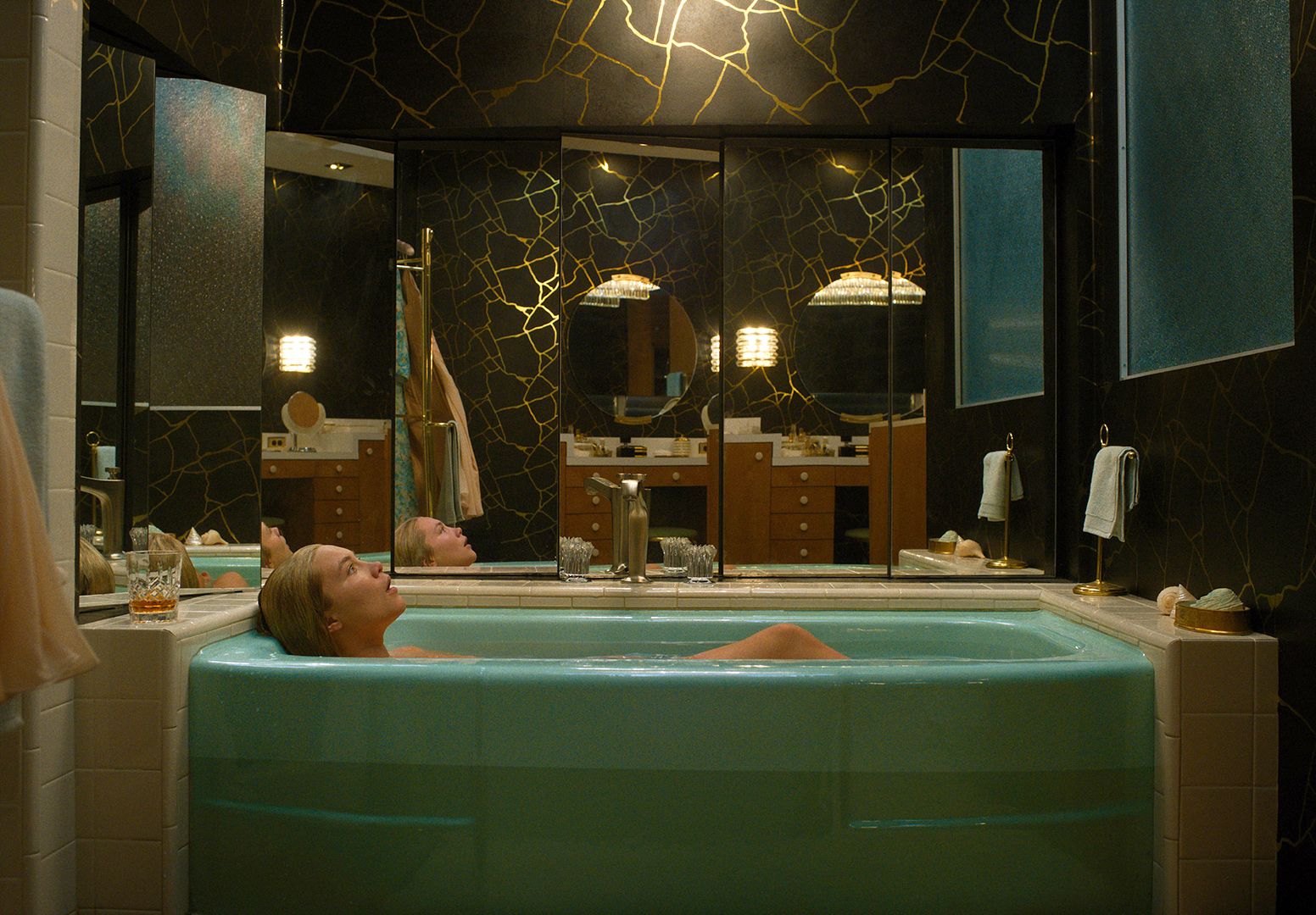 1552x1080 Olivia Wilde's Film Don't Worry Darling Isn't Making Headlines For Its Decor, But It Should