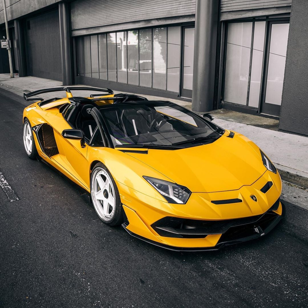 1080x1080 Lamborghini Aventador SVJ Roadster [1080x1080]