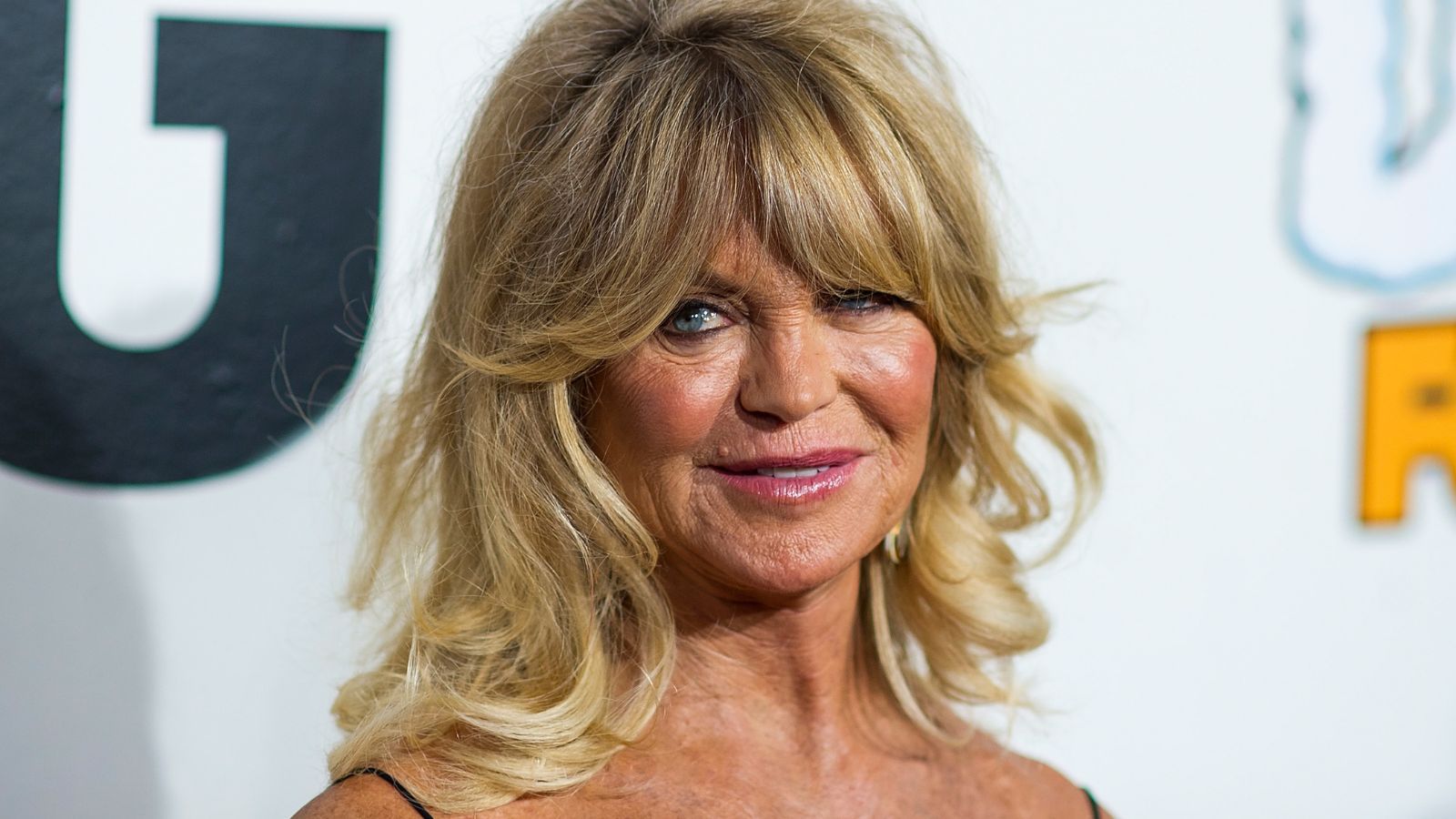 1600x900 Goldie Hawn's bedroom taps into a timeless color trend. Homes and Gardens