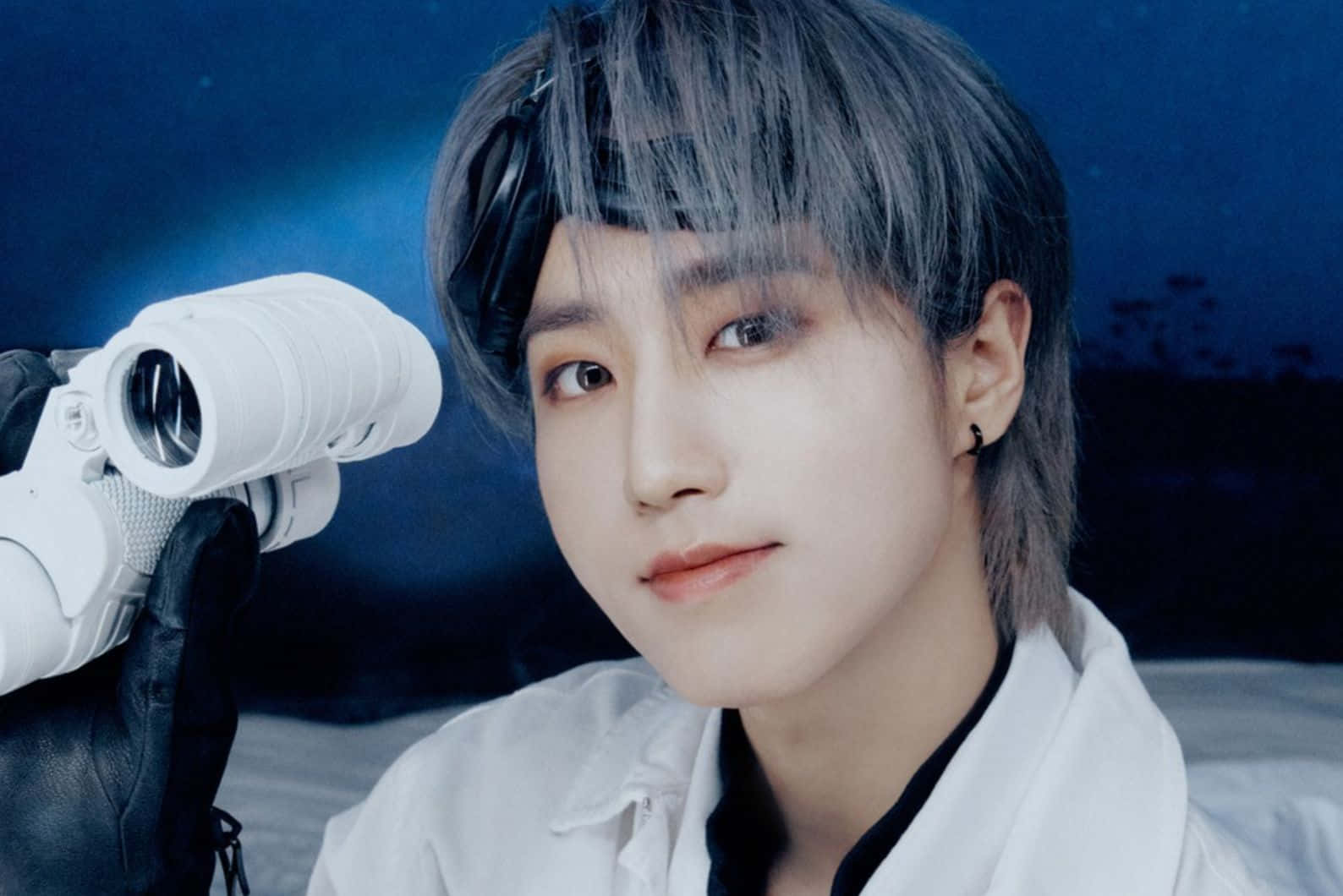 1588x1060 Download Stargazing Portrait Han Jisung Wallpaper