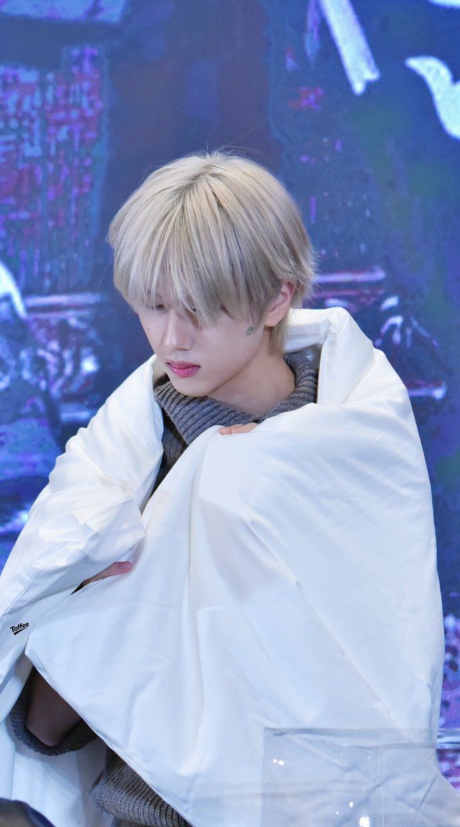 668x1200 Jisung Wallpaper Free Download. High Quality Idol Photo Collection
