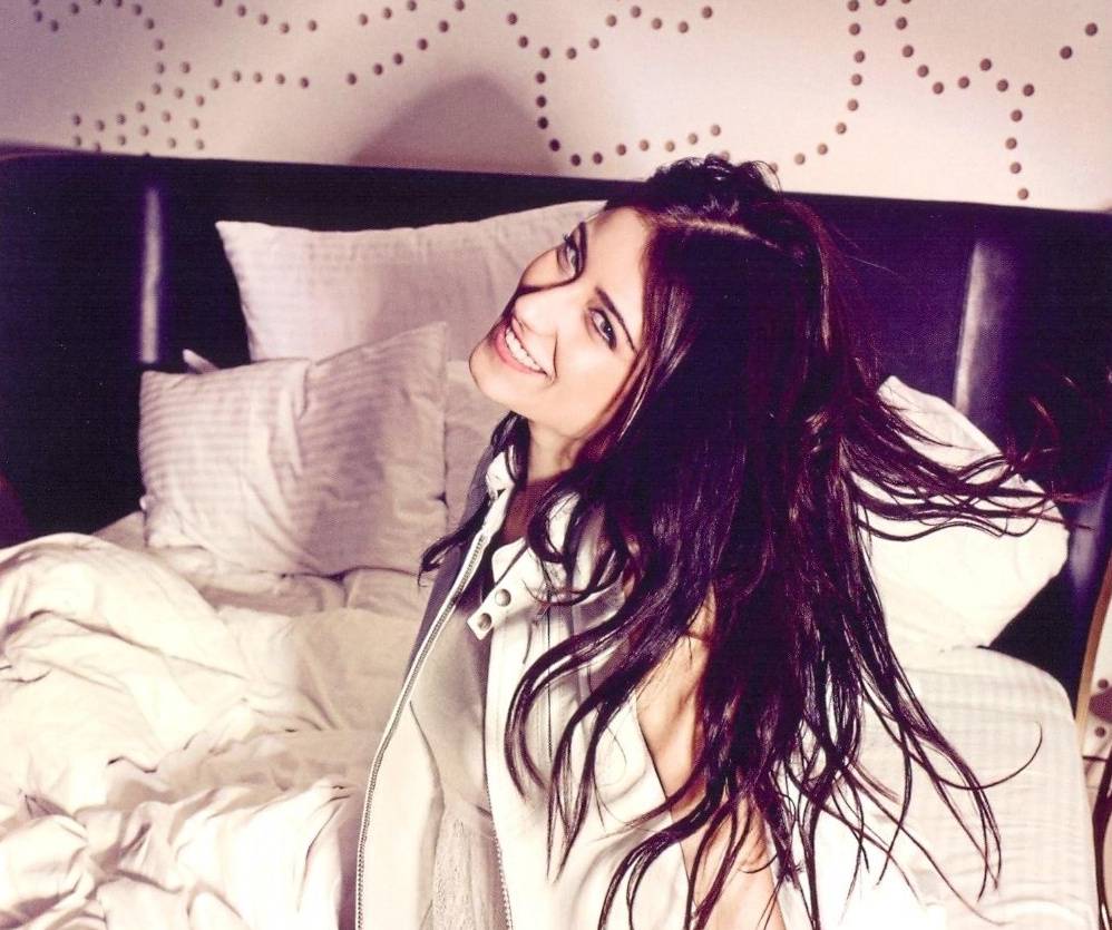 998x835 Hazal Kaya wallpaper