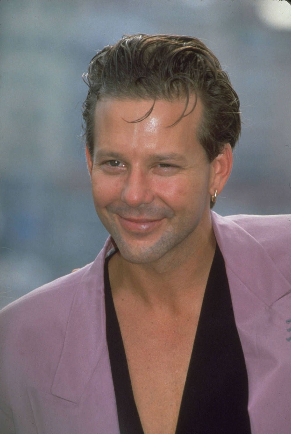 1000x1491 Download American Actor Mickey Rourke 1989 Portrait Wallpaper