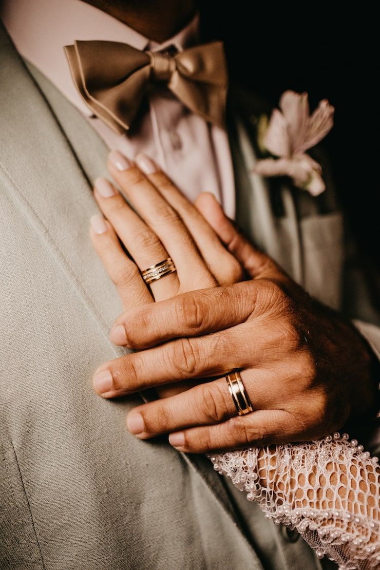 740x1110 Wedding rings white Image