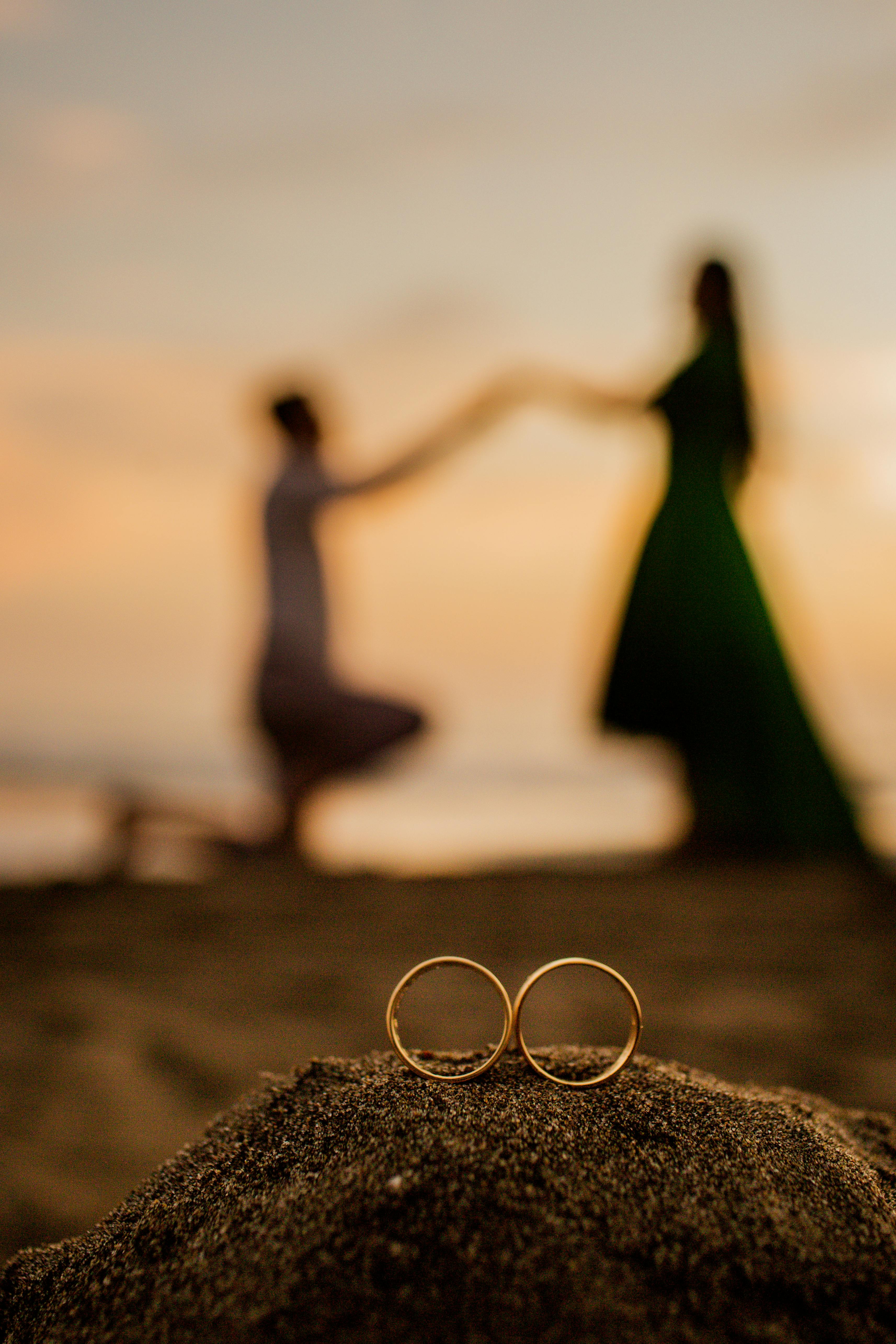 3427x5141 Wedding Rings with Couple in Background · Free
