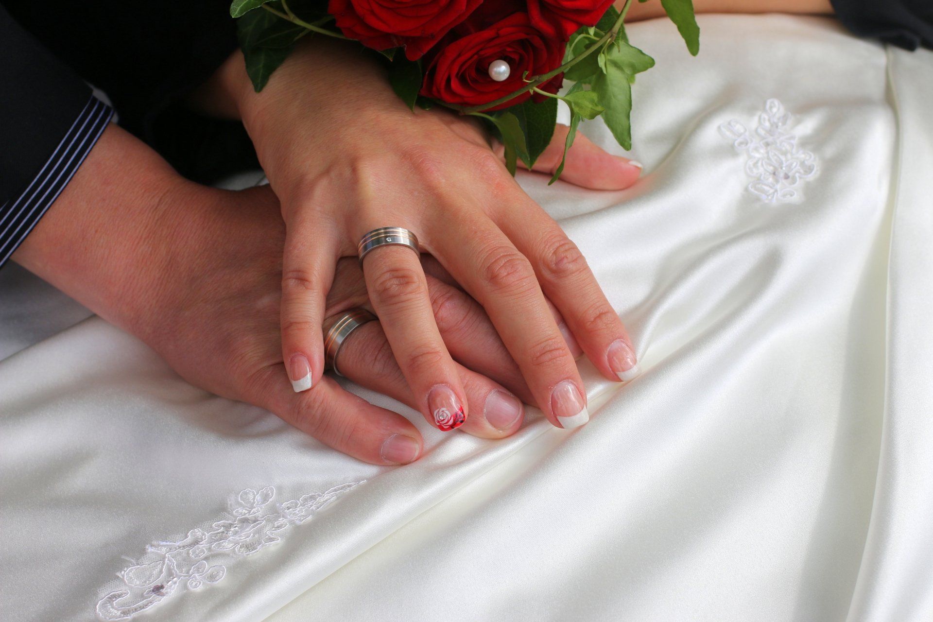 1920x1280 Eternal Love: 4K Ultra HD Wedding Ring Hands Photography Wallpaper