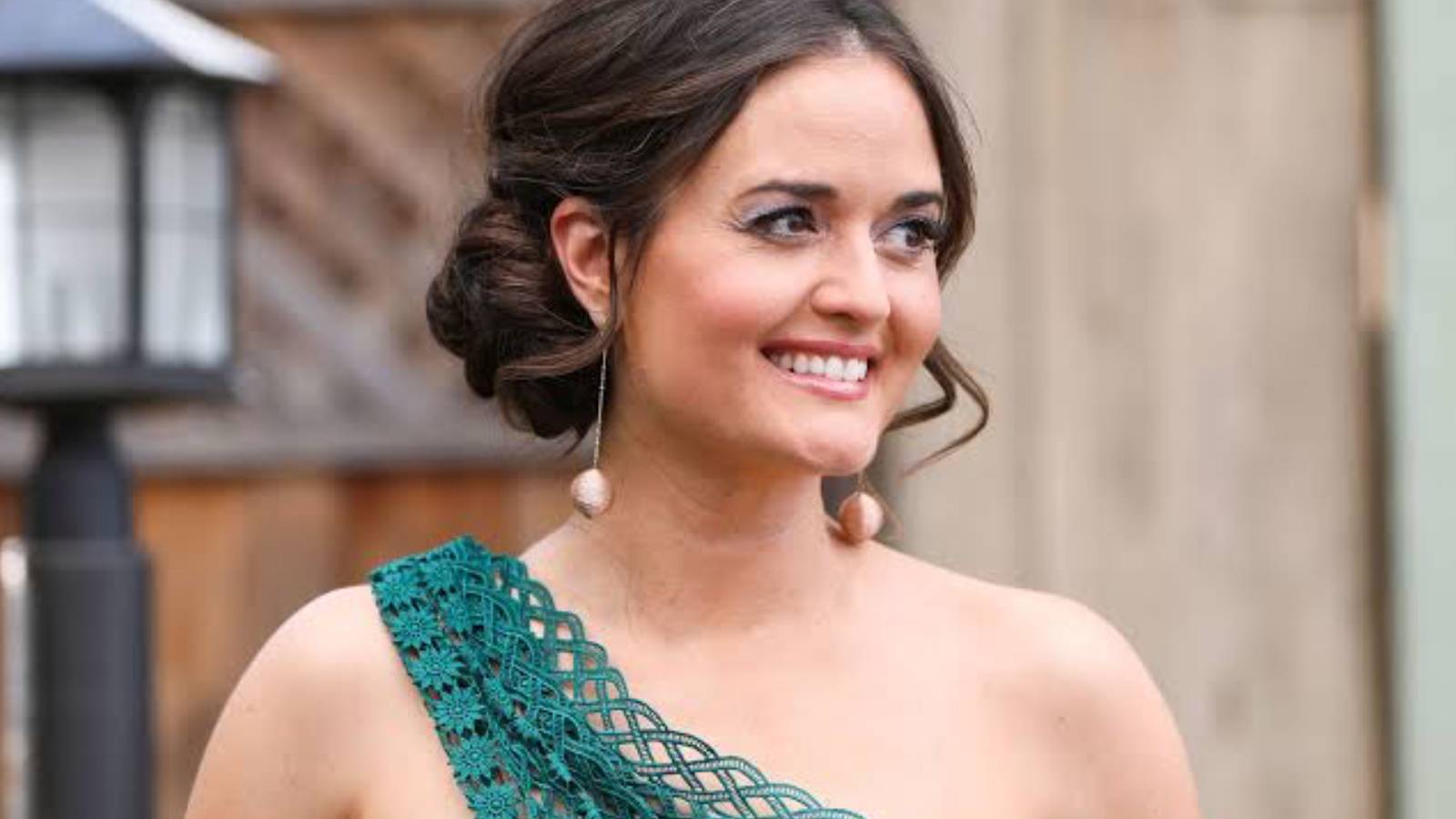 1600x900 After Buying Nashville Mansion, Danica McKellar Lists Unassuming L.A Home For $3.25 Million