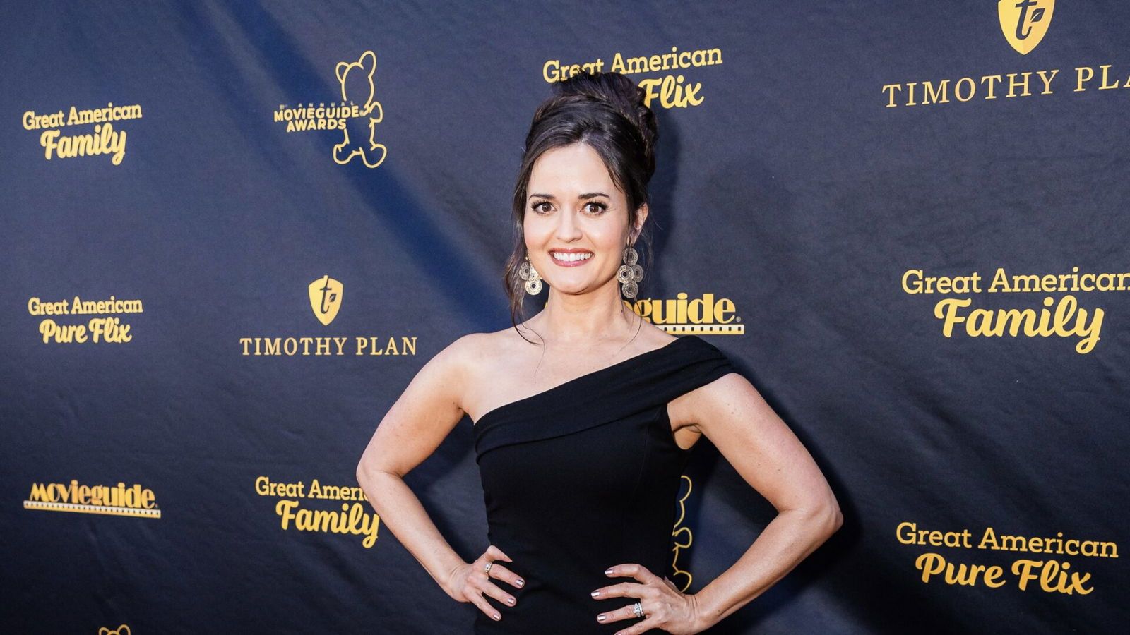 1600x900 Danica McKellar Celebrates 10th Anniversary