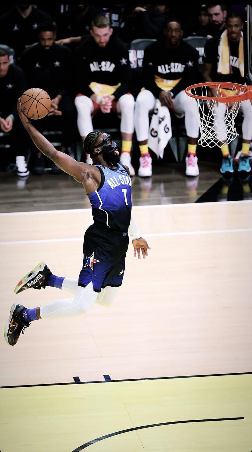828x1482 My favorite photo of masked Jaylen from the All Star game