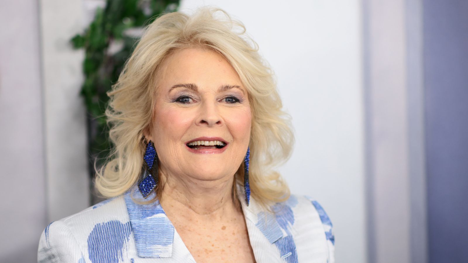 1600x900 Candice Bergen's Living Room Embodies Pattern Drenching. Homes And Gardens