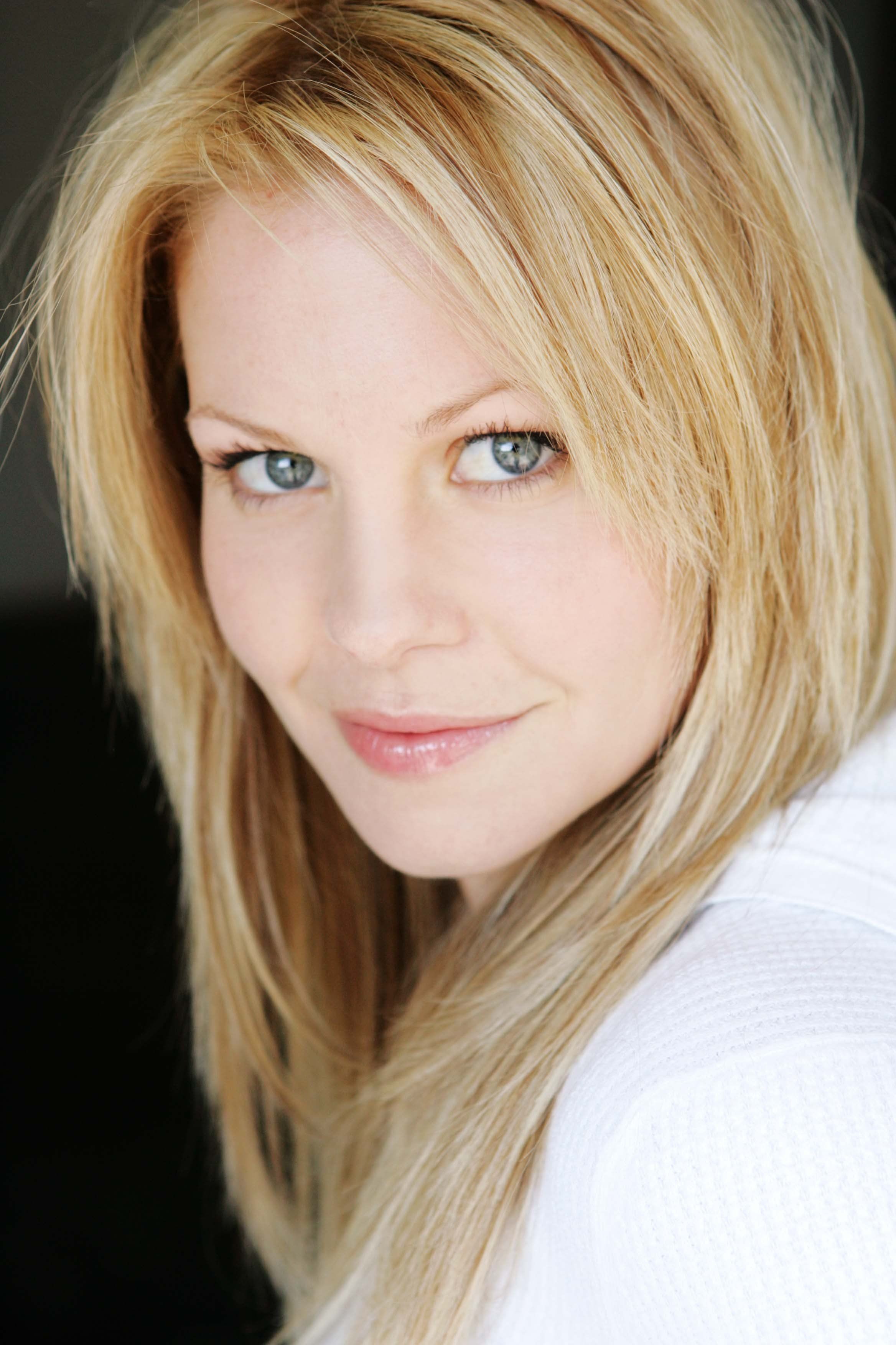 2336x3504 Candace Cameron Bure