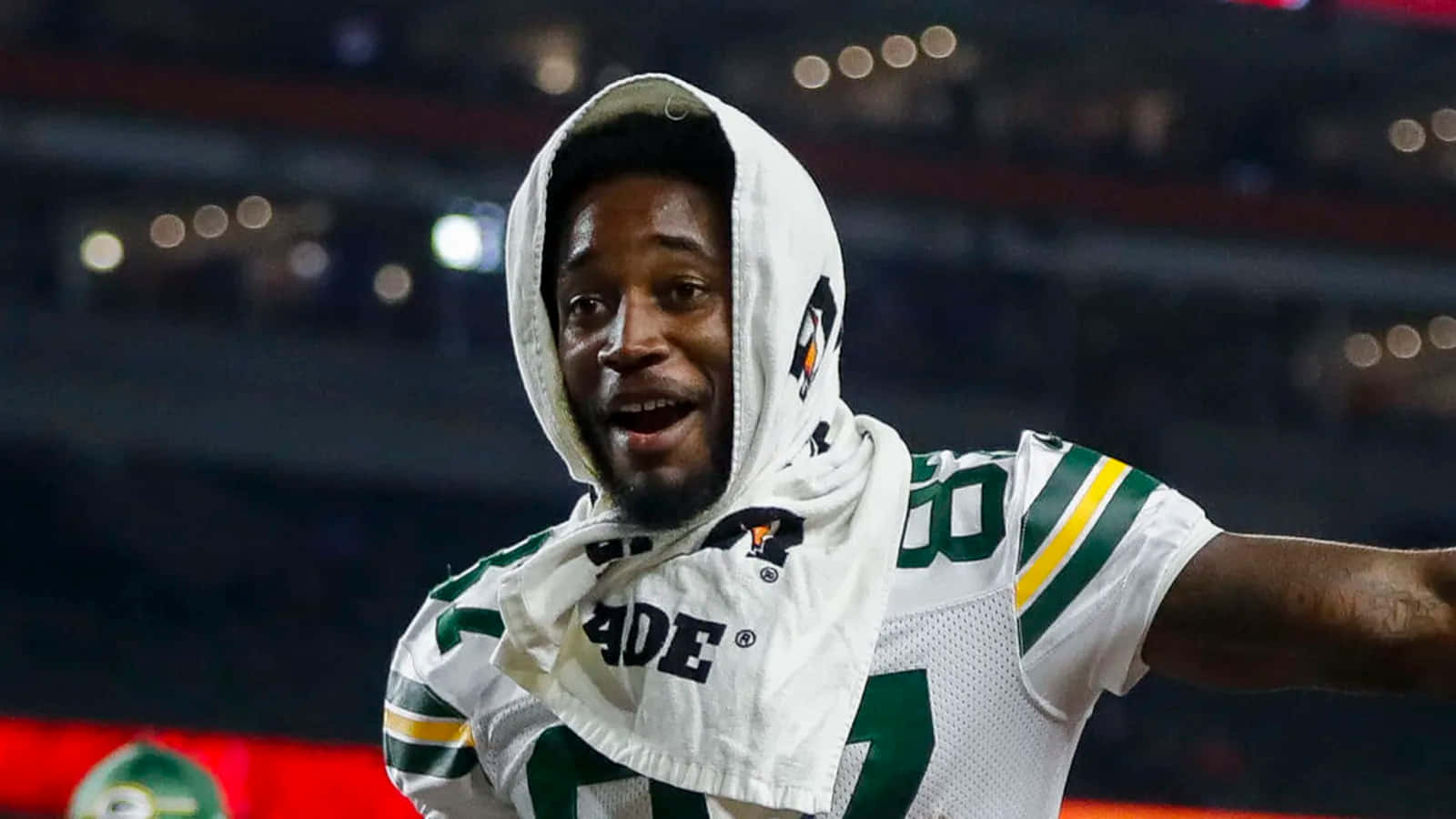 1600x900 Download Romeo Doubs Green Bay Packers Smile Wallpaper