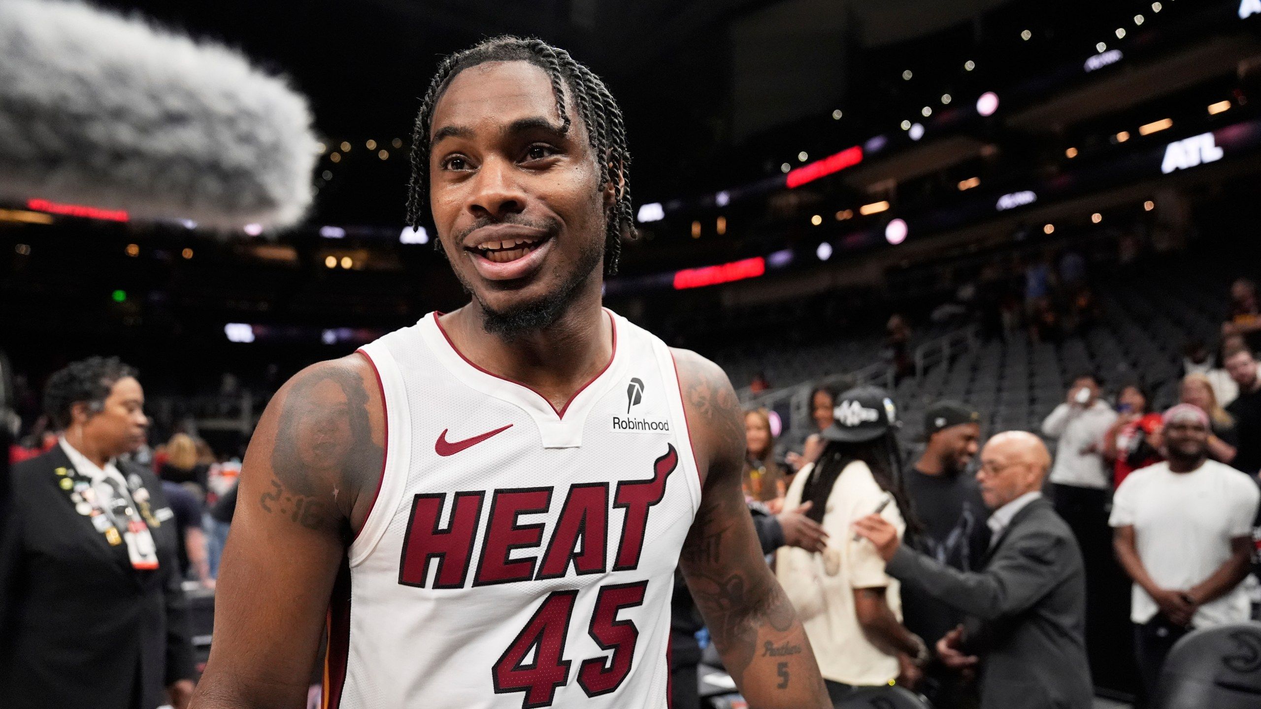2560x1440 Donovan Mitchell, Top Seeded Cavaliers Ready To Face Heat In East 1st Round Series