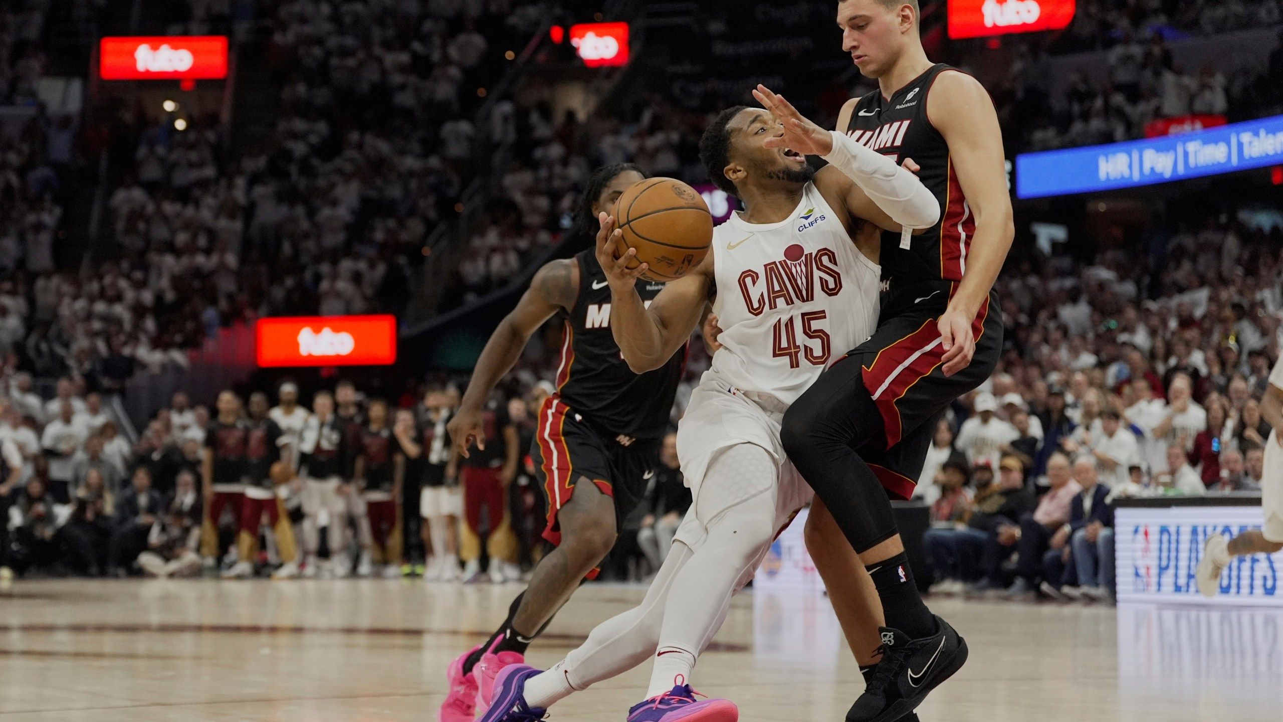 2560x1440 Mitchell Scores 30 Points, Cavaliers Hold Off Heat 121 112 To Take 2 0 Lead In NBA Playoff Series. WGN Radio 720's Very Own