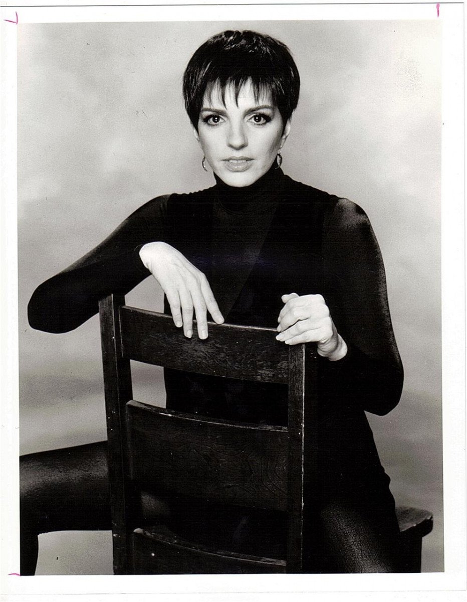 932x1200 Liza Minnelli Wallpaper