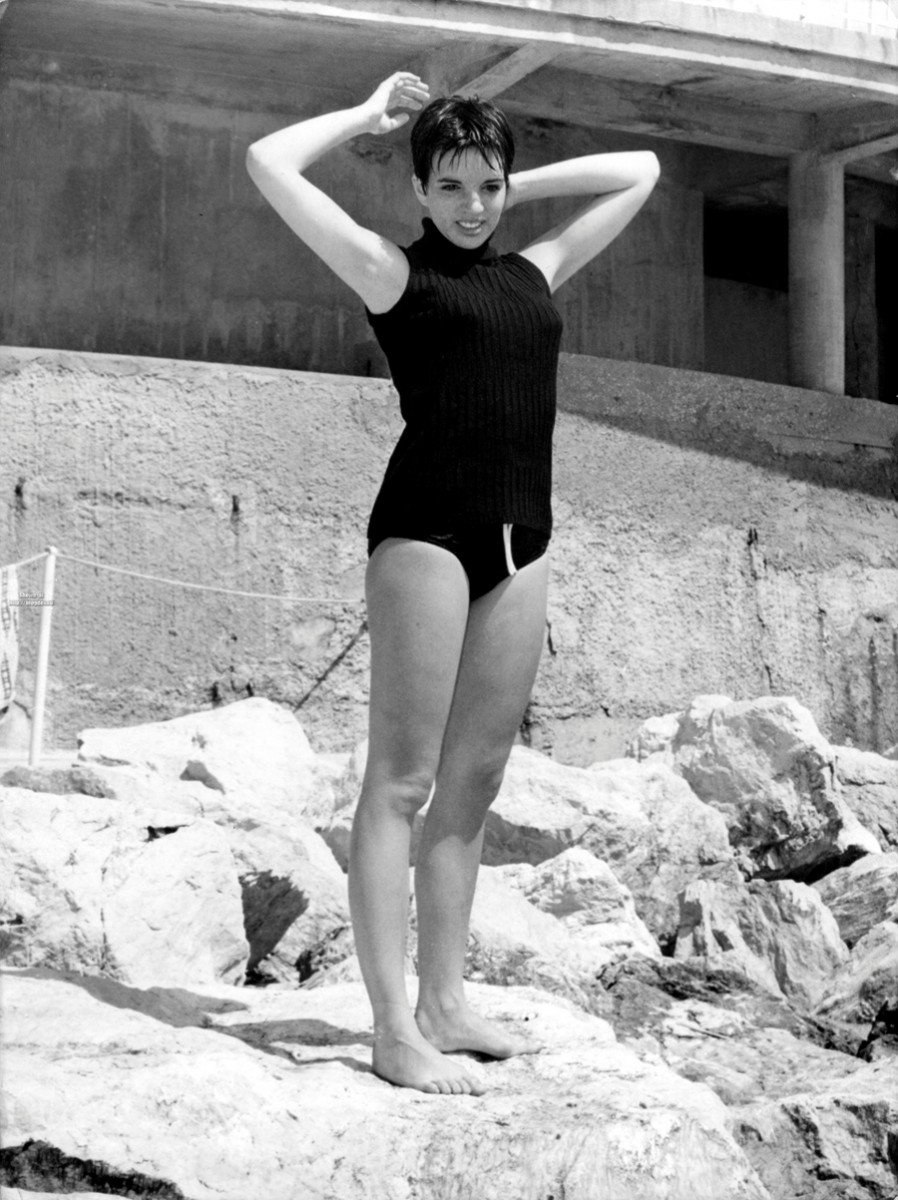 898x1200 Liza Minnelli Wallpaper