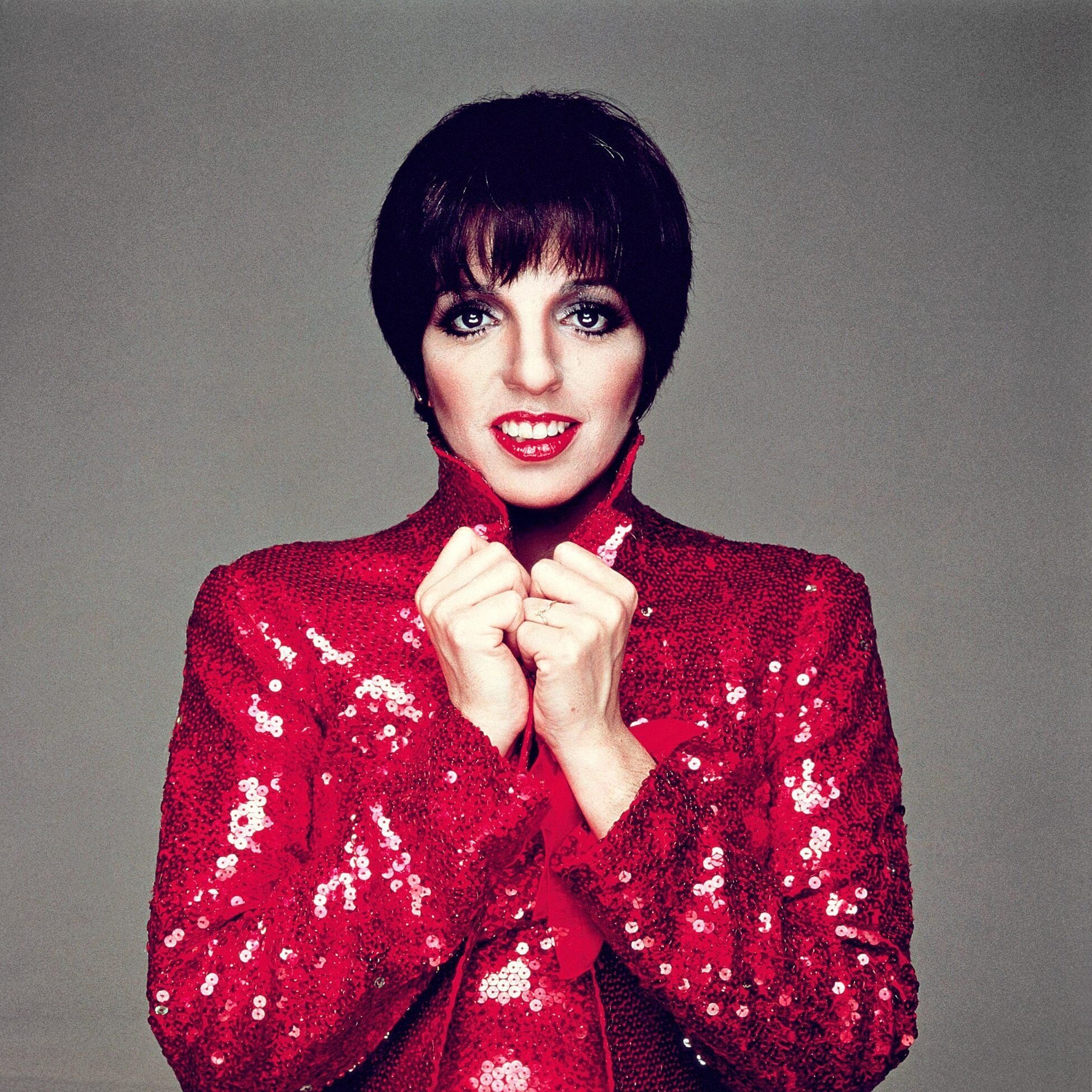 1952x1952 Liza Minnelli Wallpaper