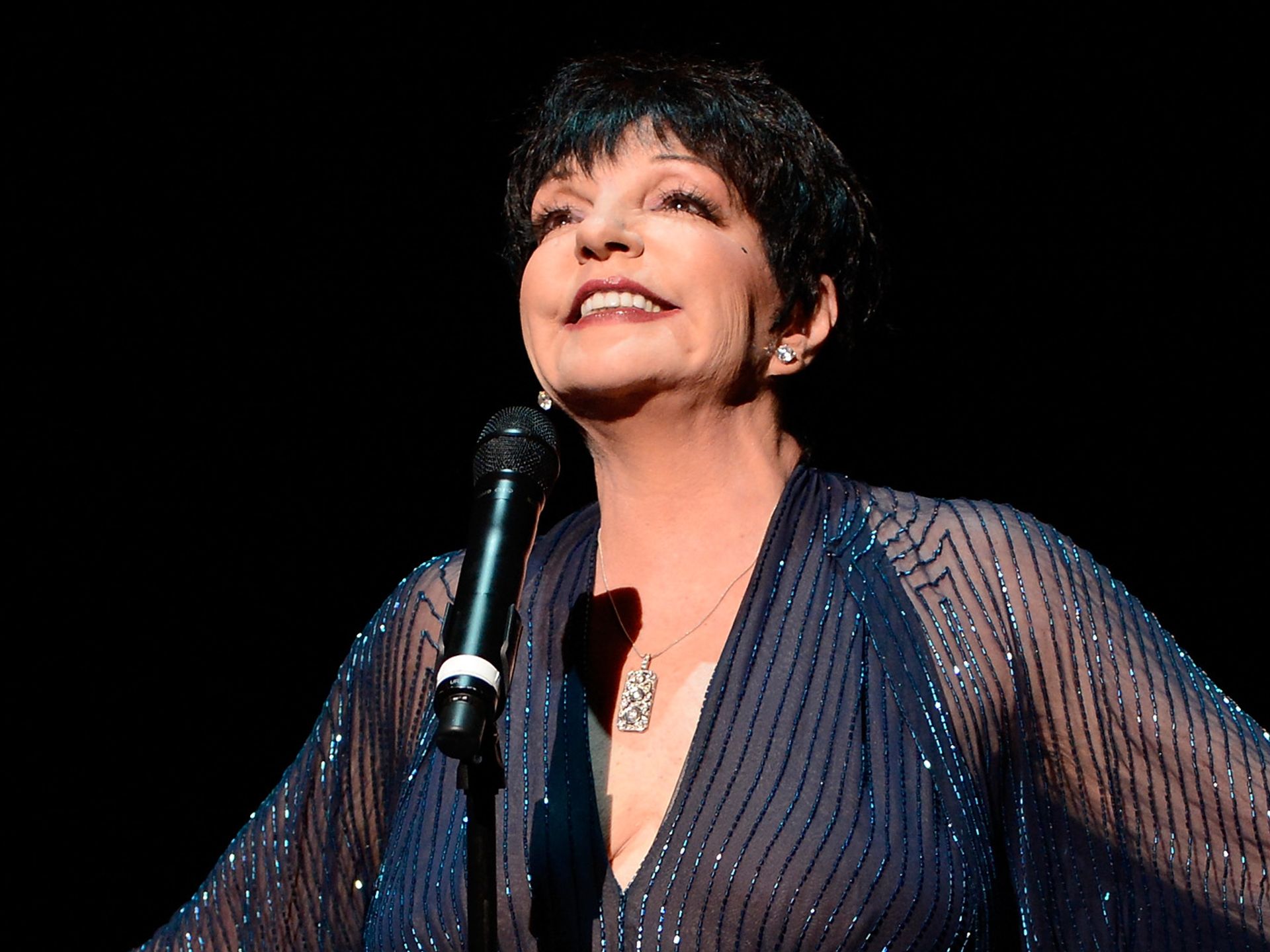 1920x1440 Liza Minnelli surprises fans with dramatic appearance at GLAAD Media Awards. HELLO!