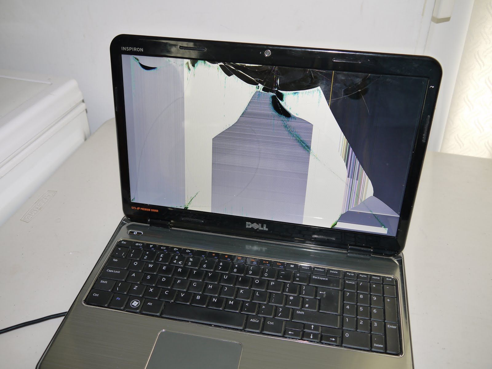 1600x1200 Dell XPS L501x, L502x, L701x, L702x Laptop Screen Replacement. Laptop Screens Replacement