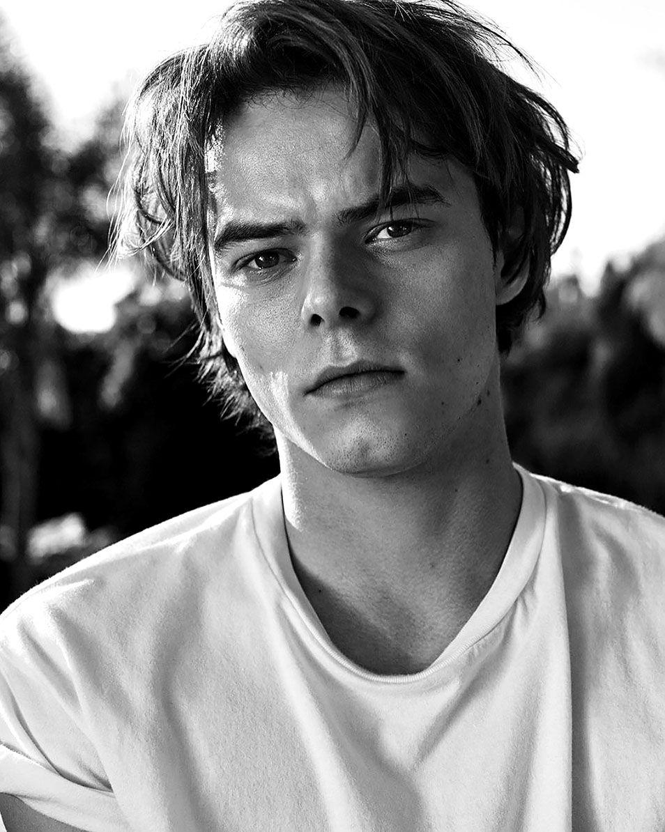 954x1194 Charlie Heaton Wallpaper