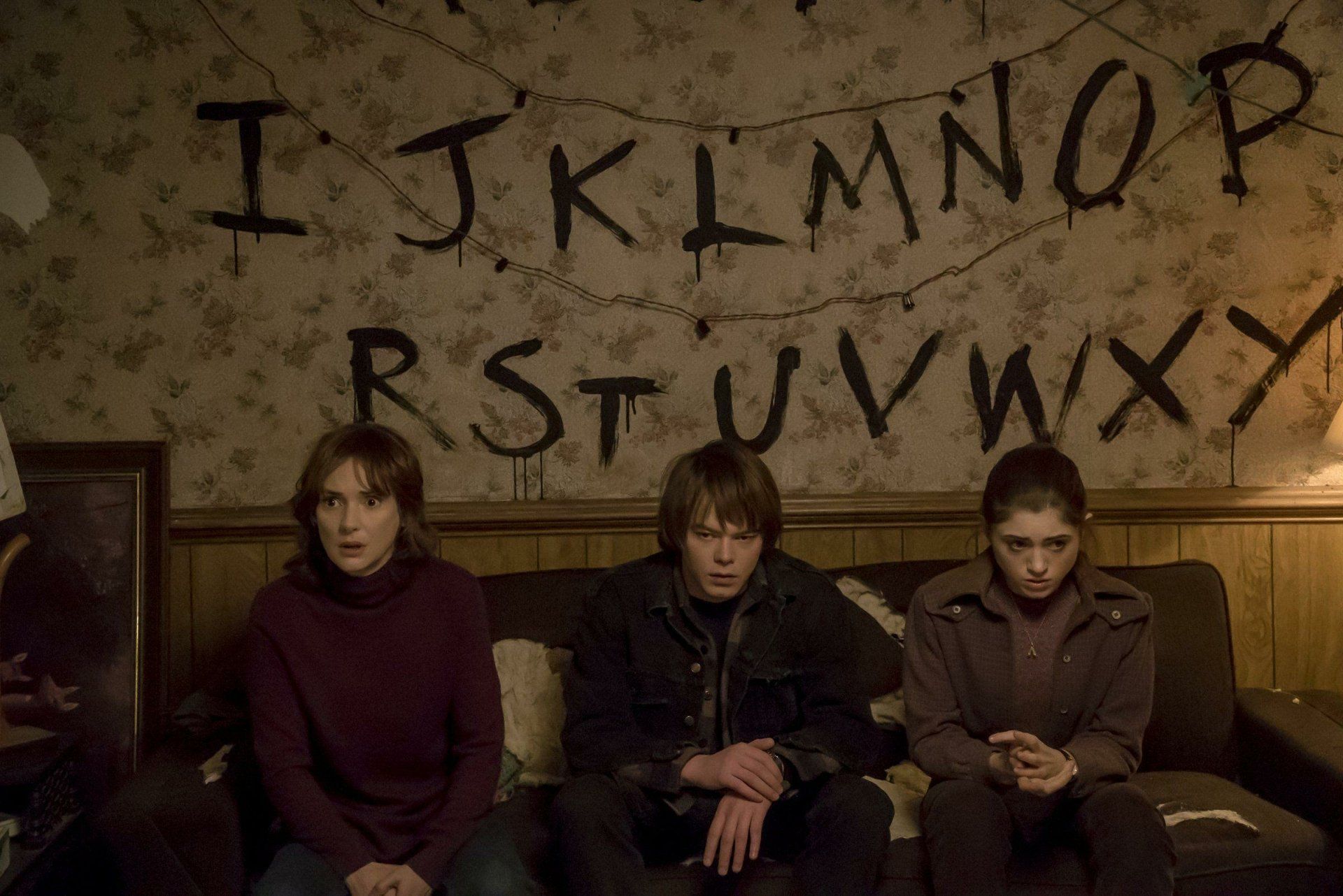 1920x1282 Stranger Things HD Wallpaper Featuring Jonathan, Nancy & Joyce