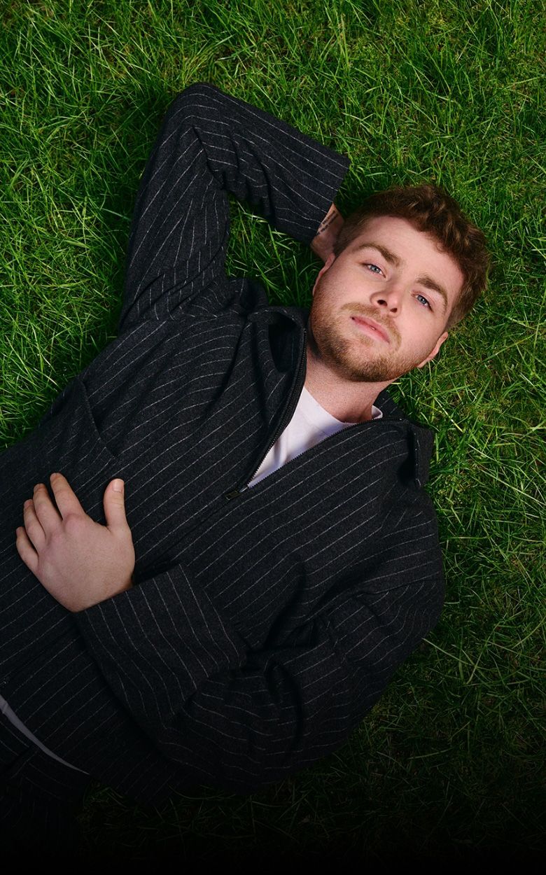 780x1250 Alex Warren Official Website