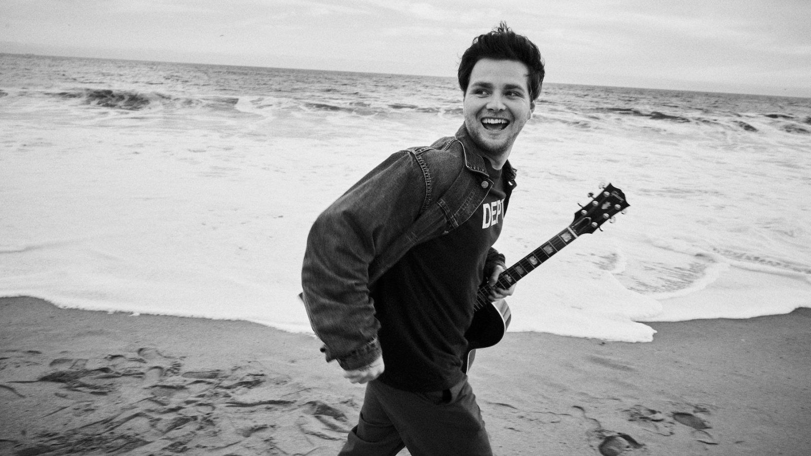 1600x900 Alex Warren Faces His Demons on Reflective New Single 'Headlights'