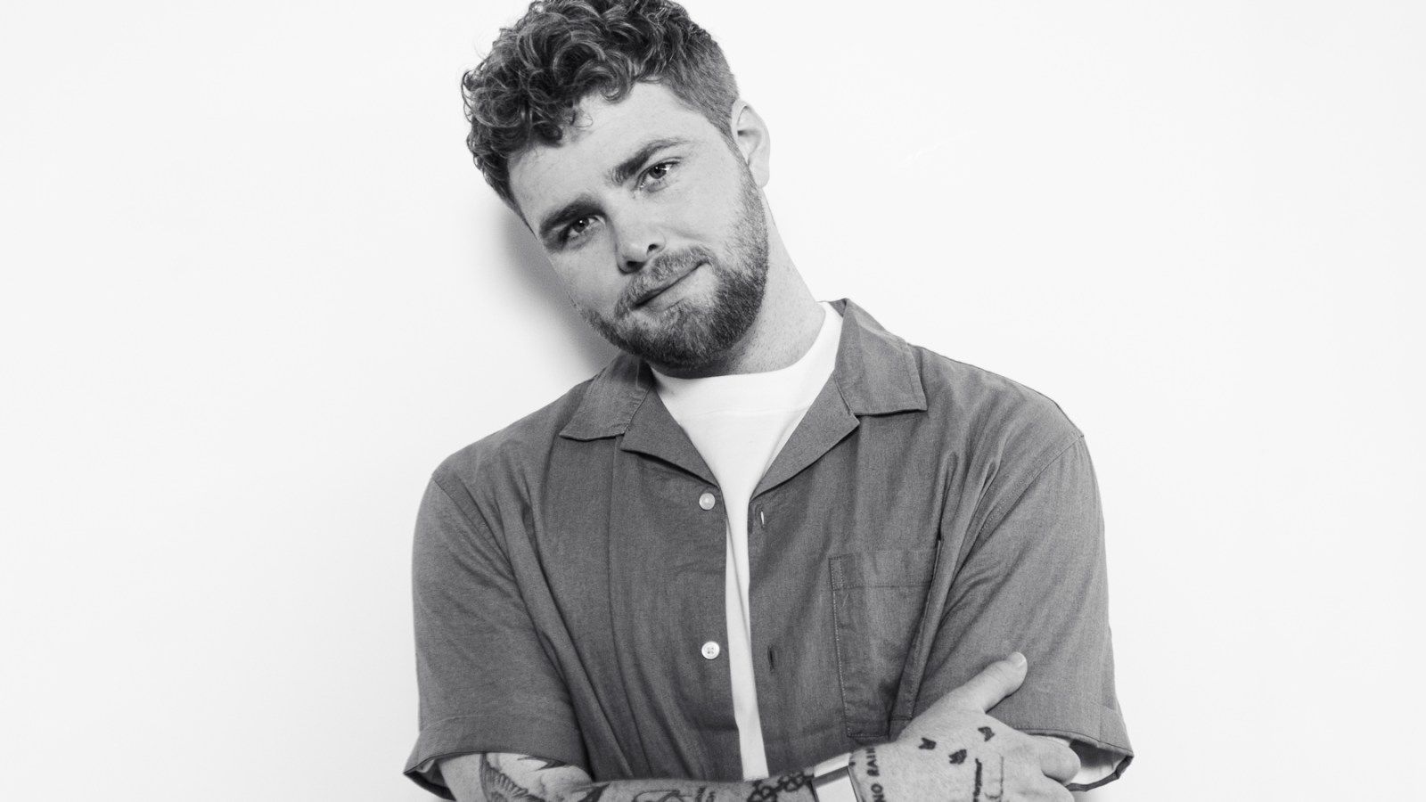 1600x900 Alex Warren Doesn't Mind If His Music Isn't 'Everyone's Cup of Tea'