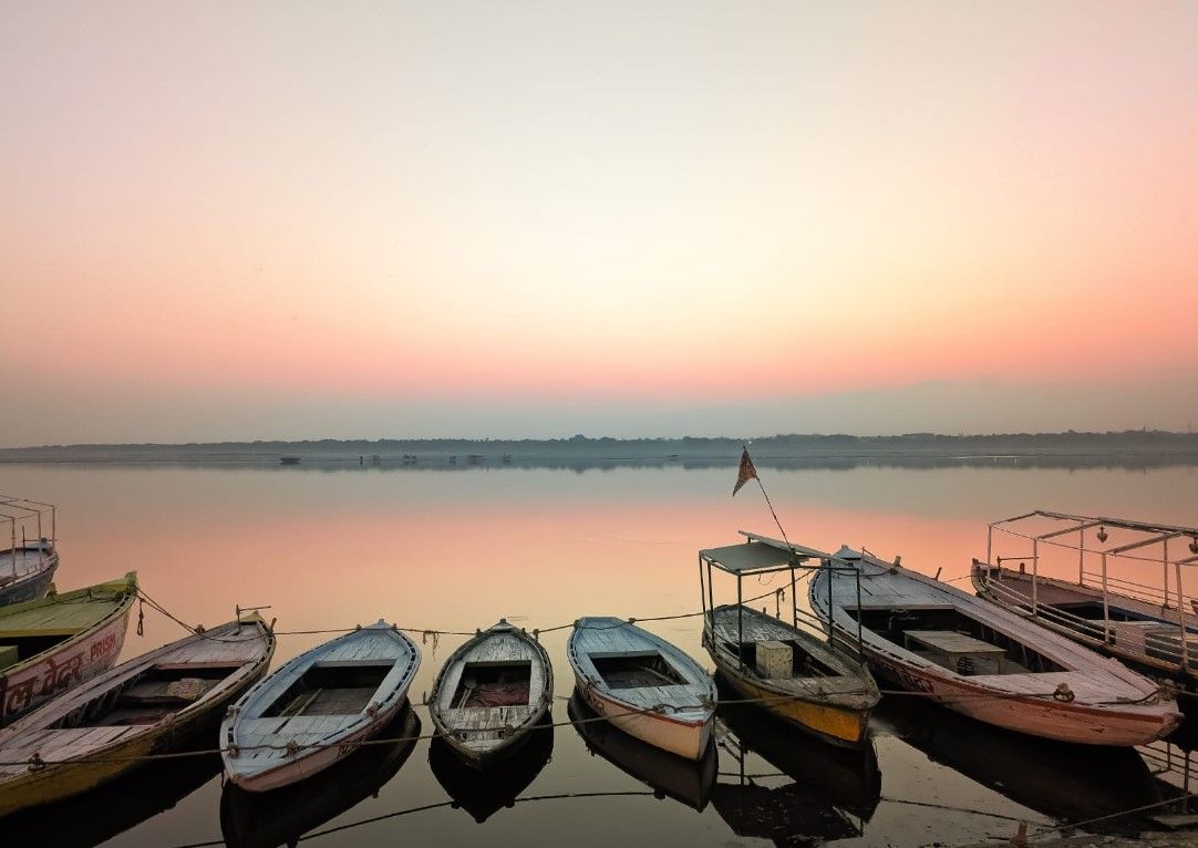 1082x766 Assi Ghat, early in the morning
