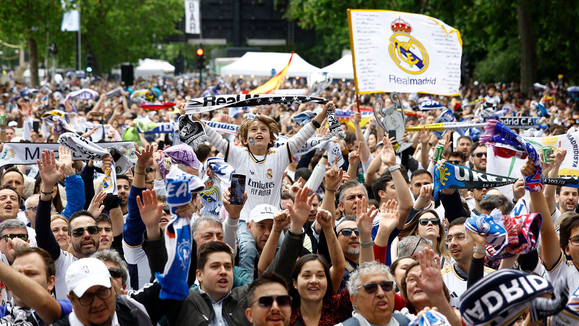 1920x1080 Great atmosphere at the Real Madrid Fan Zone in London