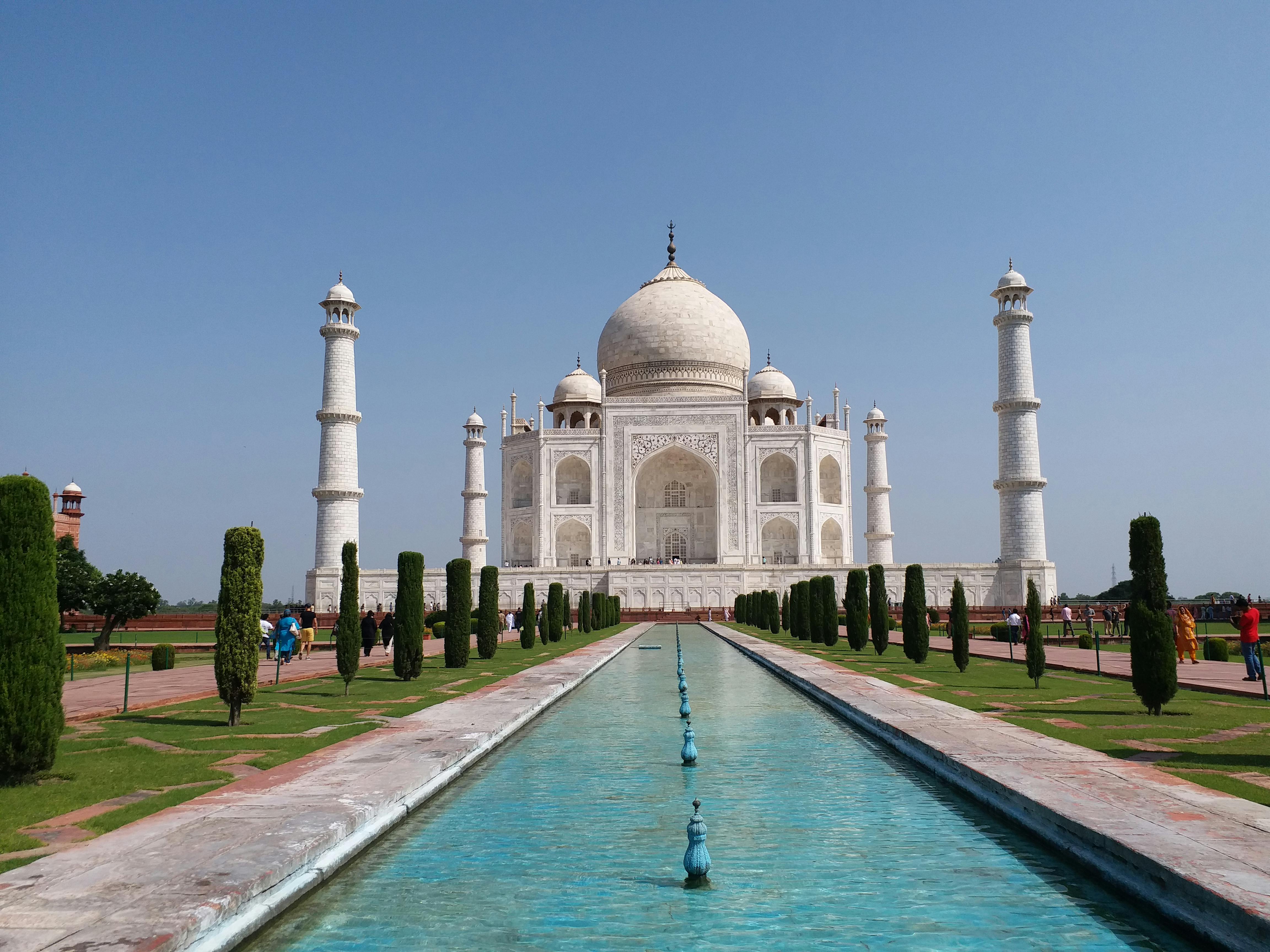 4608x3456 Majestic Taj Mahal unde Clear Blue Sky · Free