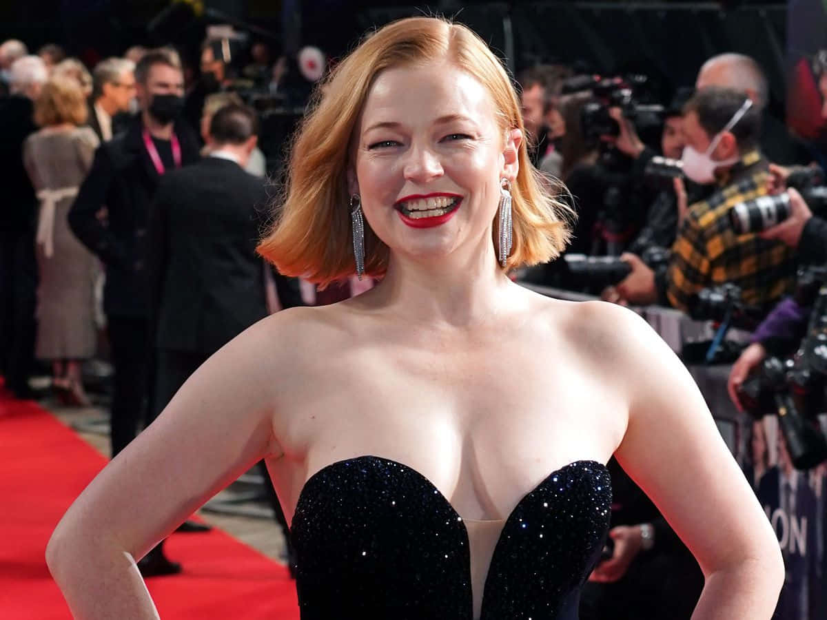 1200x900 Download Sarah Snook Red Carpet Smile Wallpaper