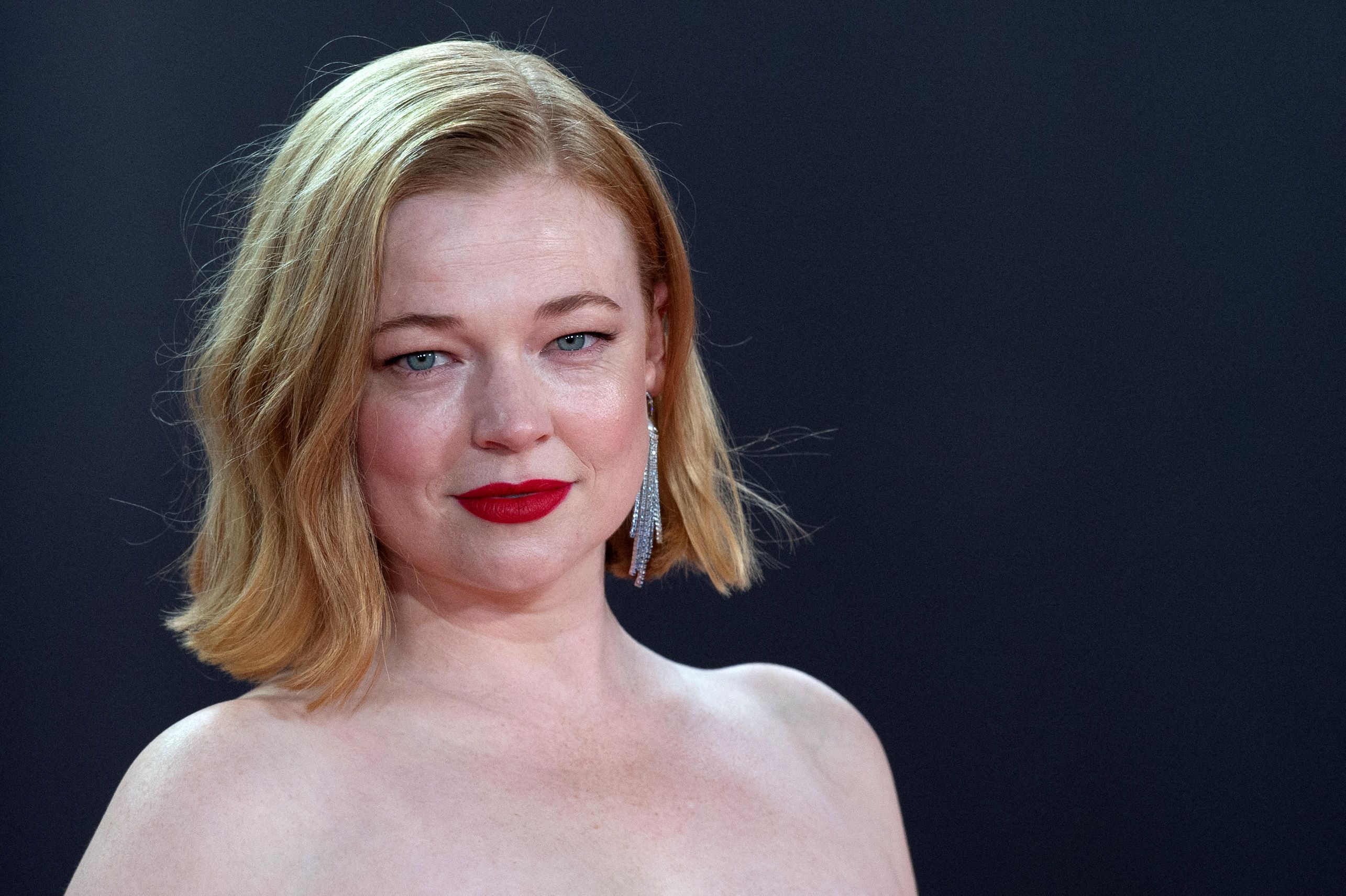 2570x1711 Sarah Snook Wallpaper