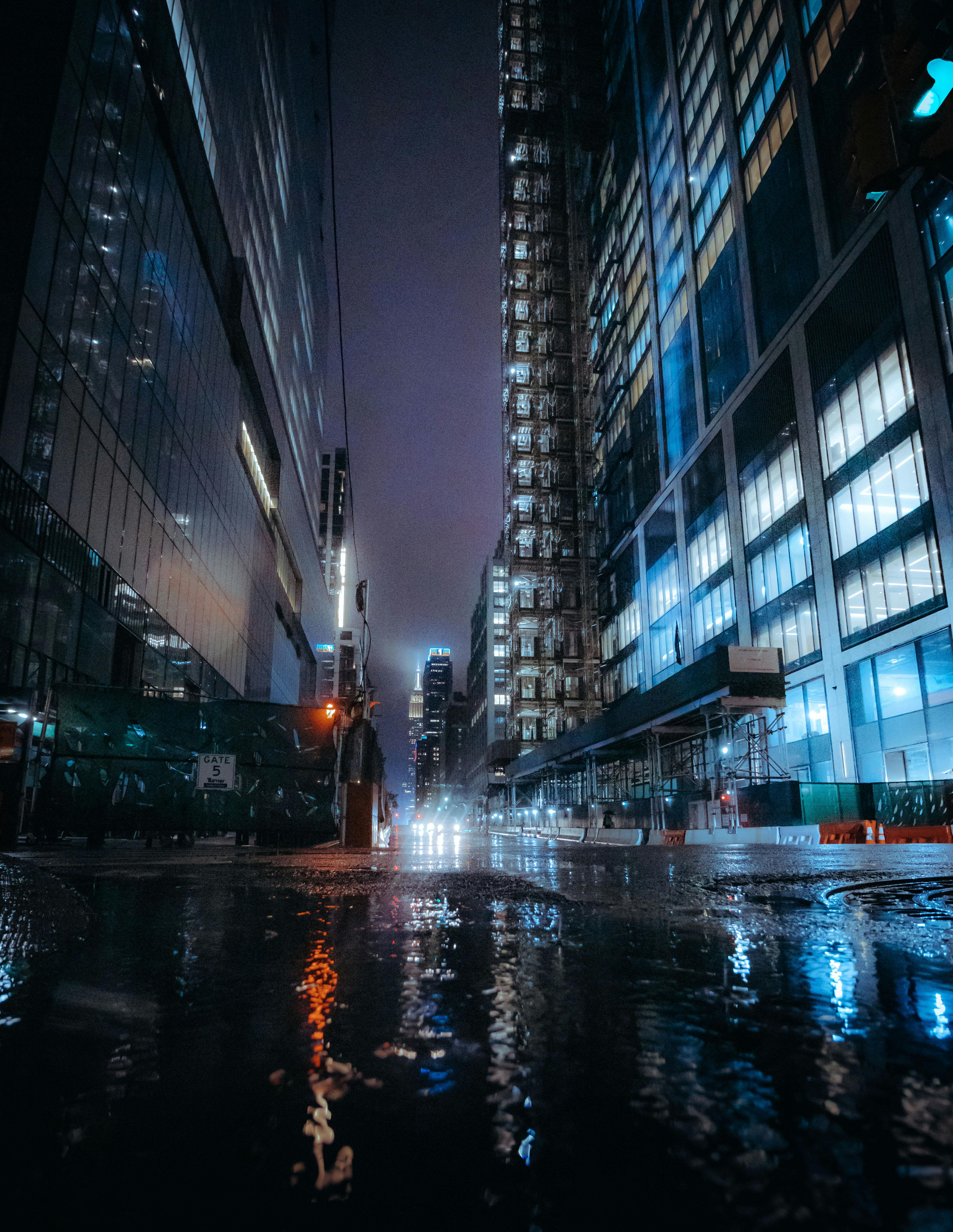 3955x5113 Rain on Street at Night · Free