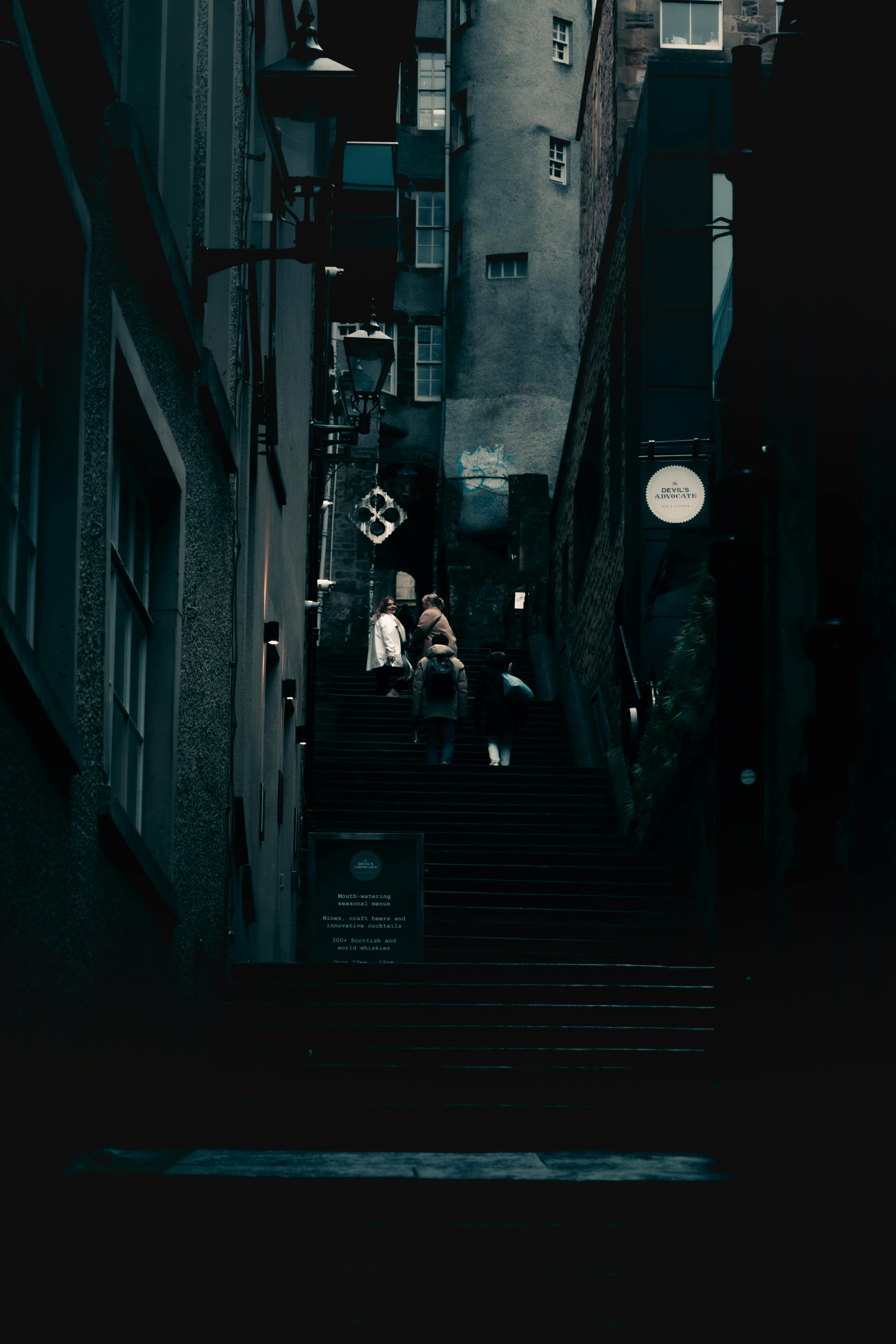 4000x6000 Moody Edinburgh Street Scene with Dark Alleyway · Free