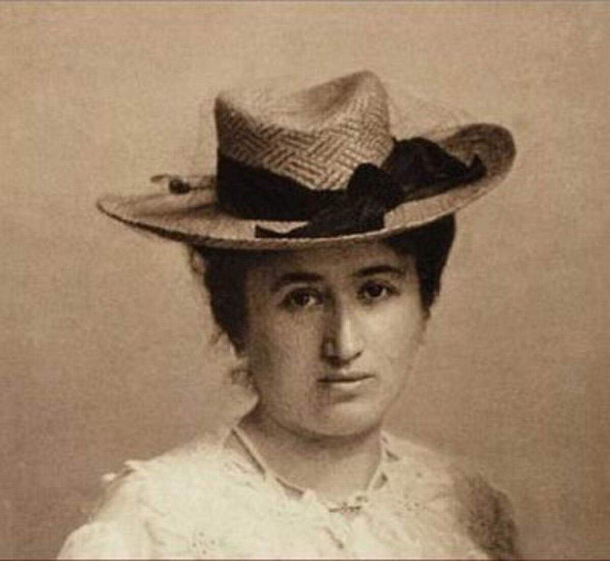1200x1104 Rosa Luxemburg pour un 150e anniversaire