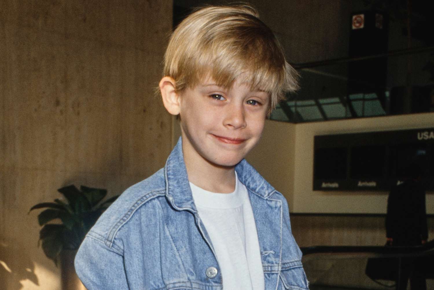 1500x1001 Macaulay Culkin Throwback Photo from His Young Hollywood Years in the 1990s