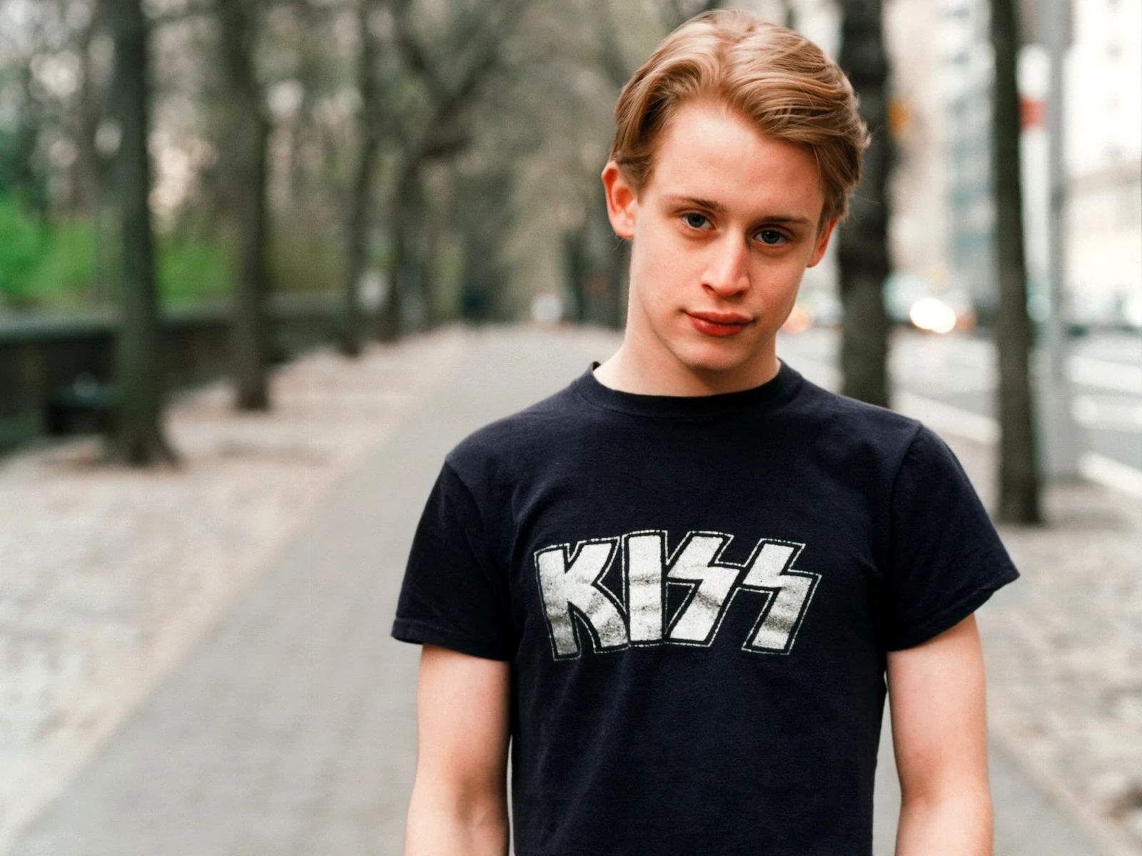 1600x1200 Macaulay Culkin. Clifford the Big Red Dog