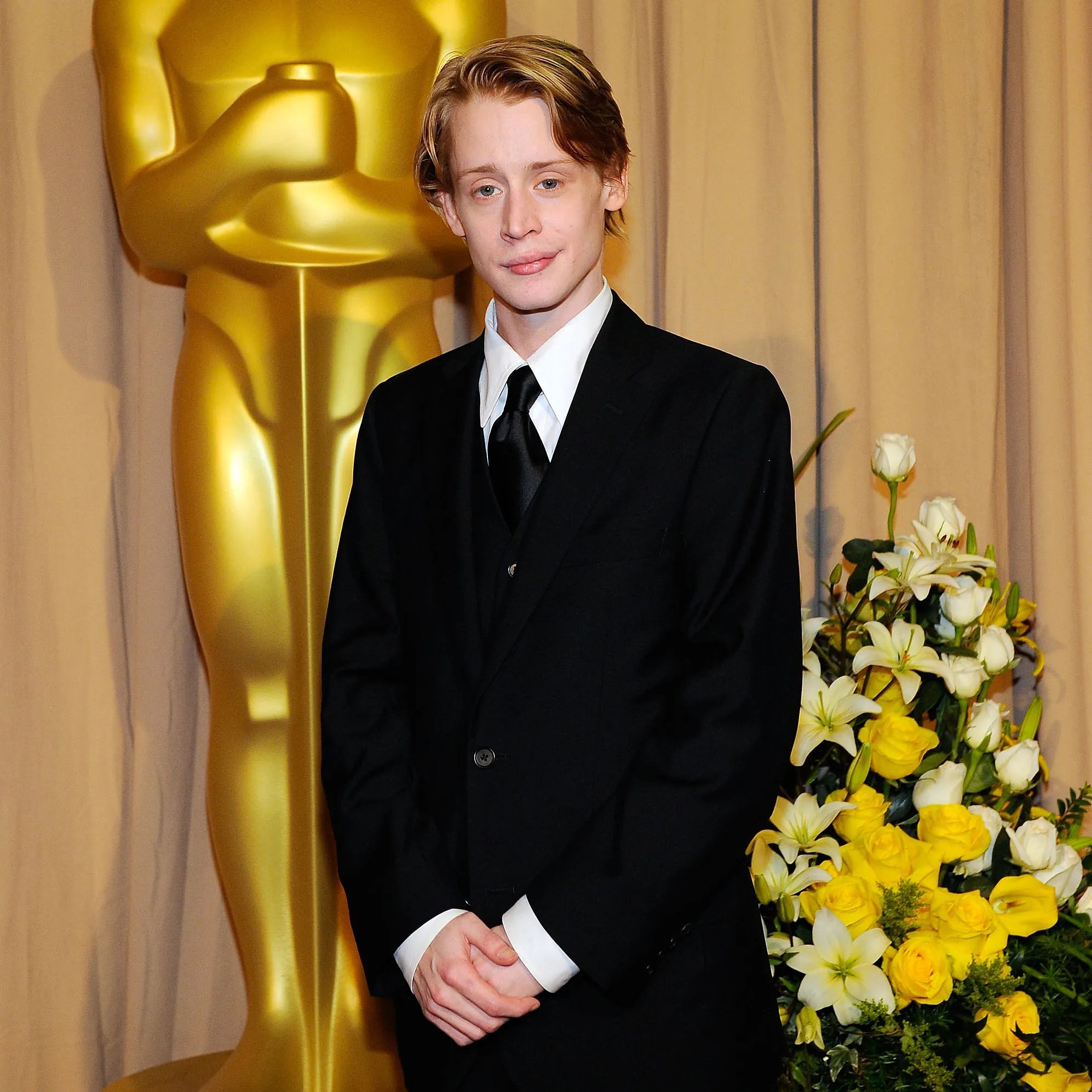 1994x1994 Macaulay Culkin Wallpaper