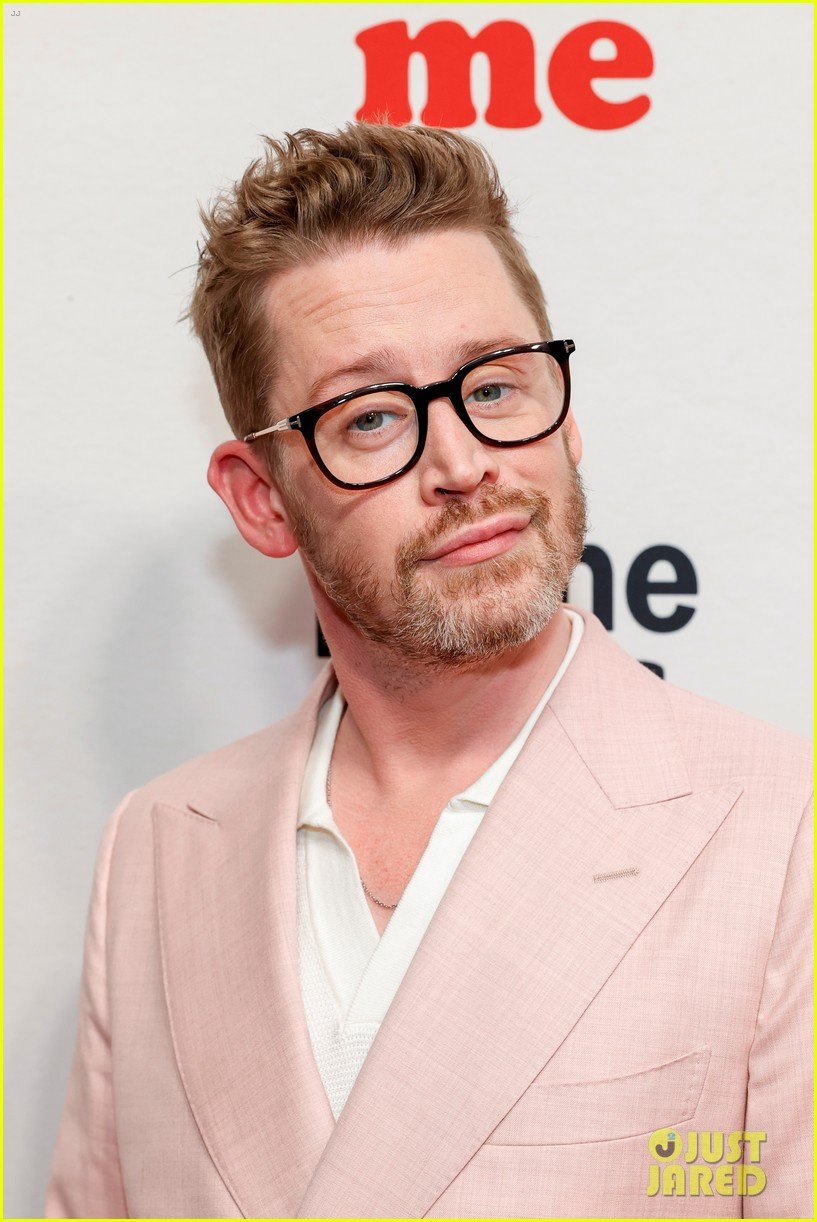817x1222 Where is Macaulay Culkin Now? An Update on the 'Home Alone' Star: Photo 5257566. Home Alone, Macaulay Culkin Photo. Just Jared: Entertainment News