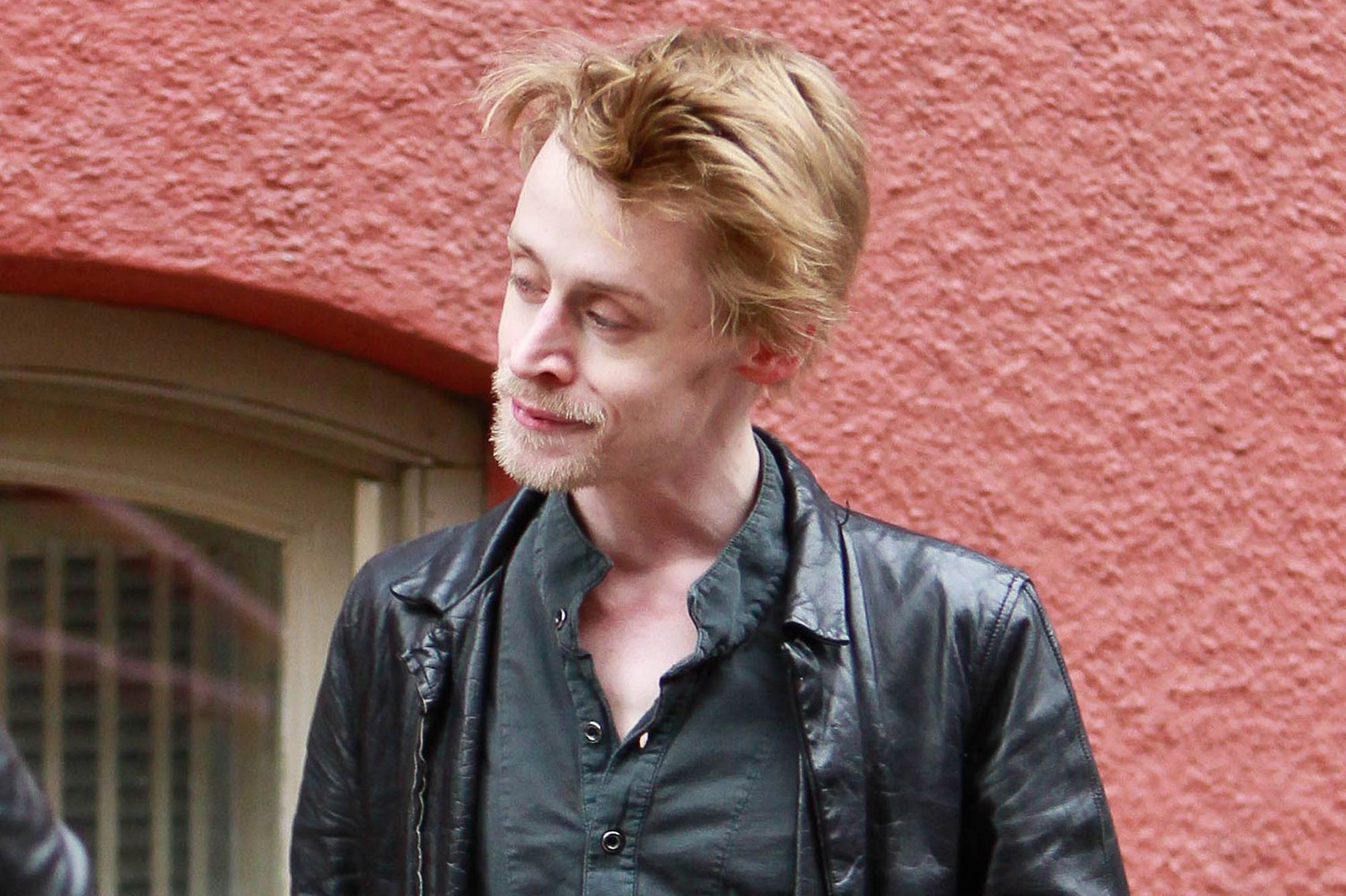 2197x1463 Macaulay Culkin HD