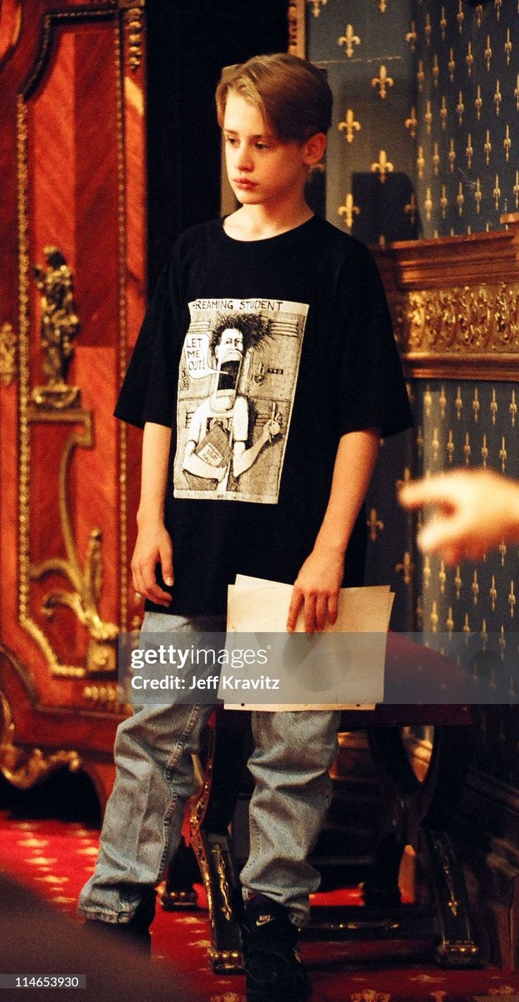736x1419 ヘア. Cool nike wallpaper, Boy models, Macaulay culkin