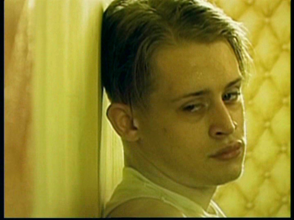 1024x768 Picture of Macaulay Culkin in Party. Teen Idols 4 You