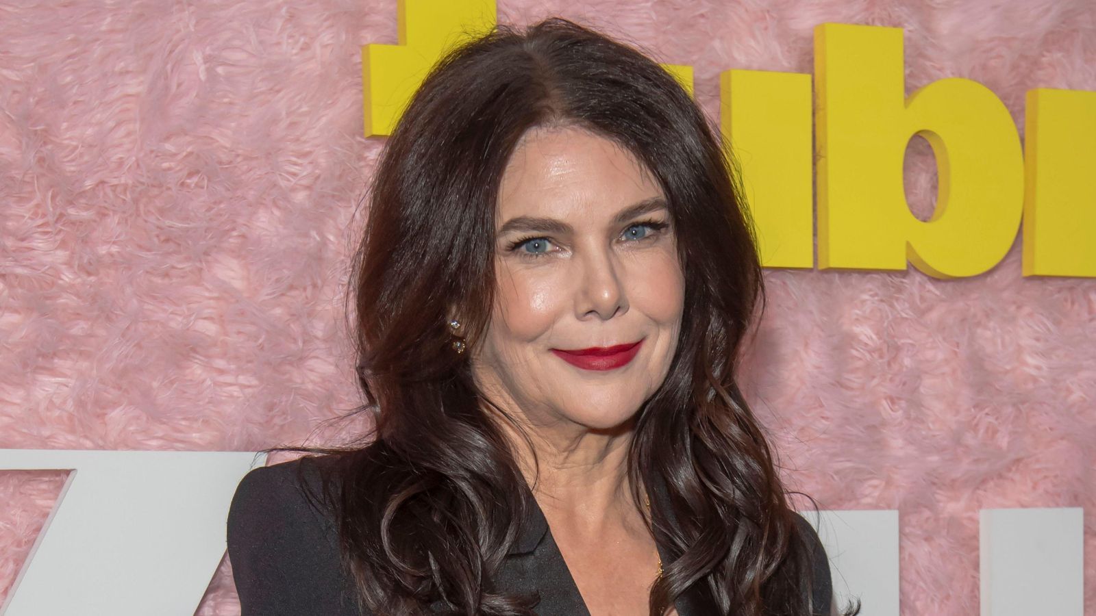 1600x900 Lauren Graham convinced me that floral curtains are in. Homes and Gardens