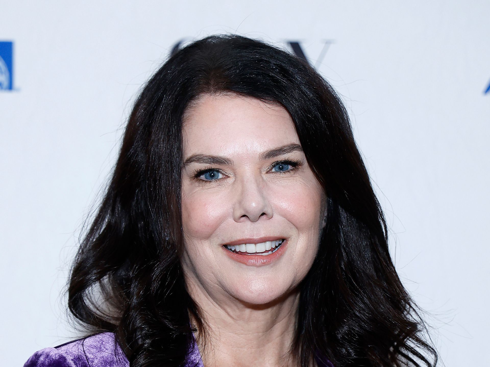 1920x1440 Gilmore Girls star Lauren Graham 'can't live without' this magic skin balm. HELLO!