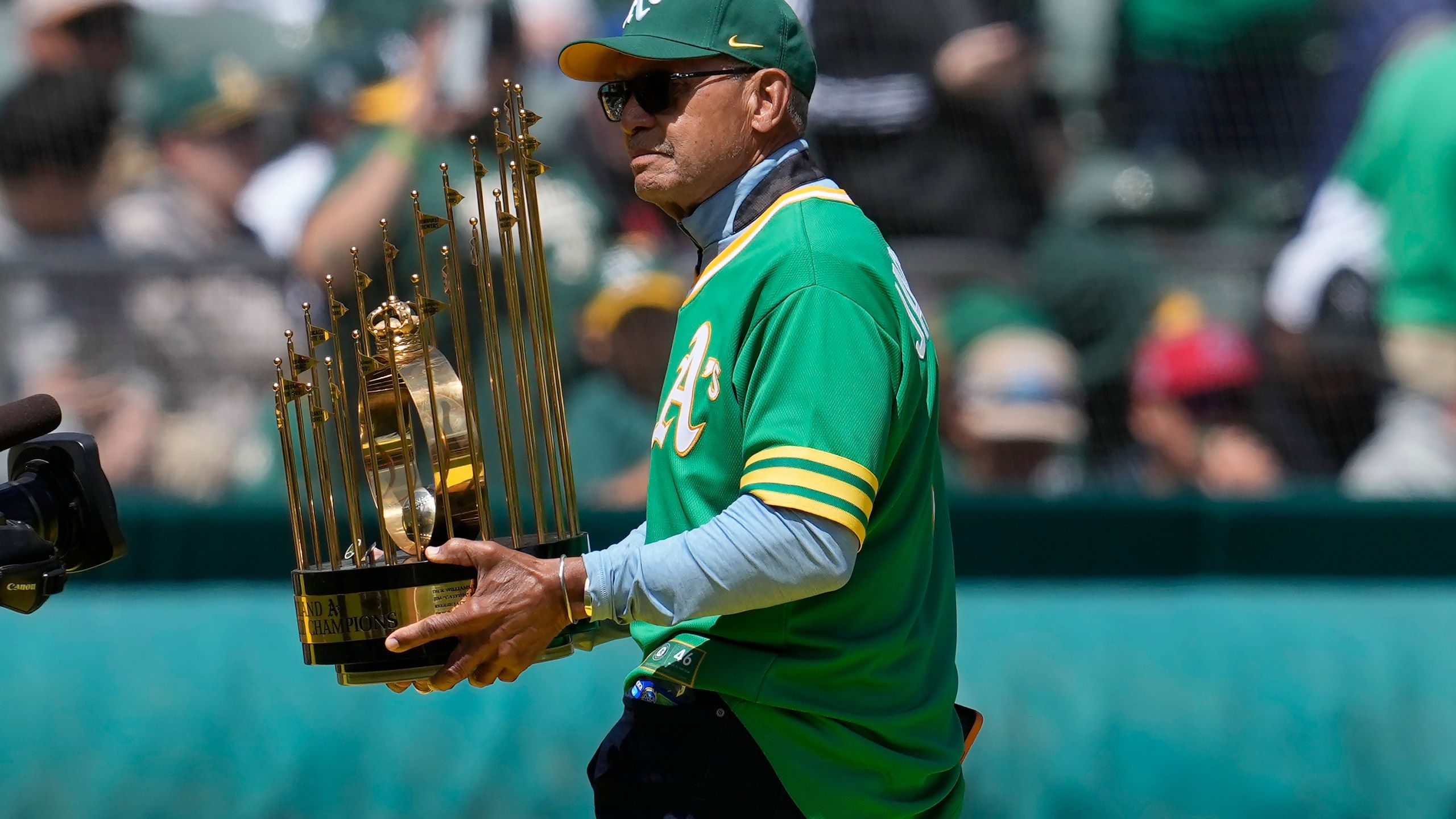 2560x1440 Reggie Jackson says he outbid John Fisher for A's in 2005