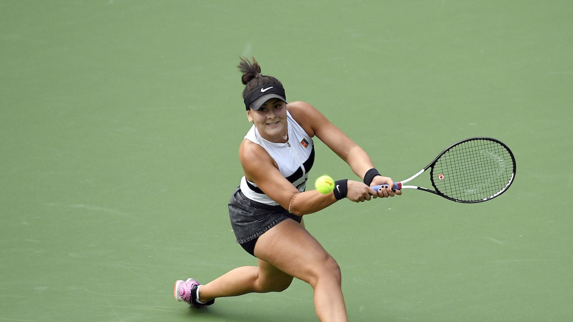 1920x1080 Winning Andreescu sports spiral hair tie as new trend