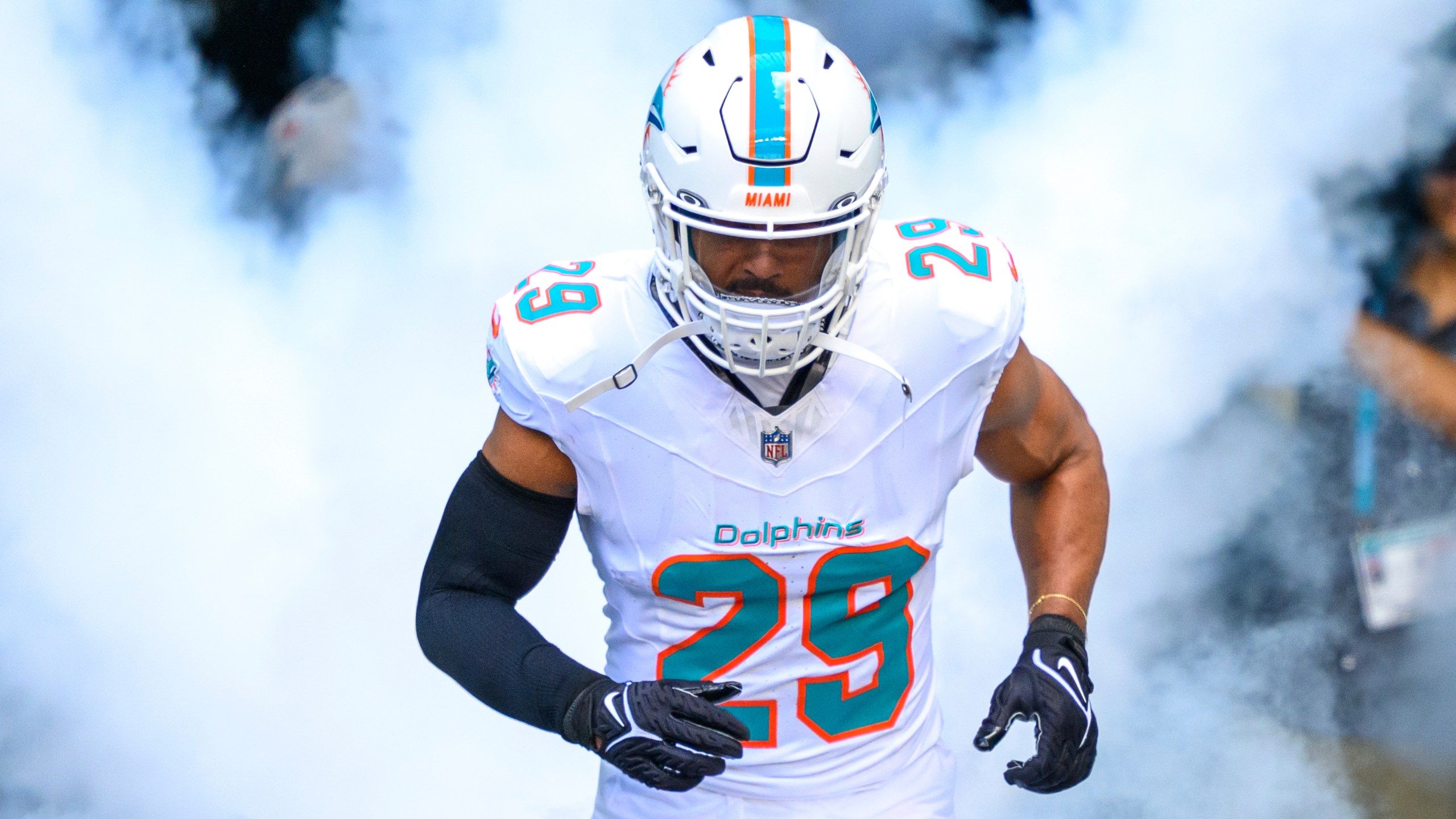 2560x1440 Jets acquiring Minkah Fitzpatrick from Dolphins and signing him to $40M extension, AP source says